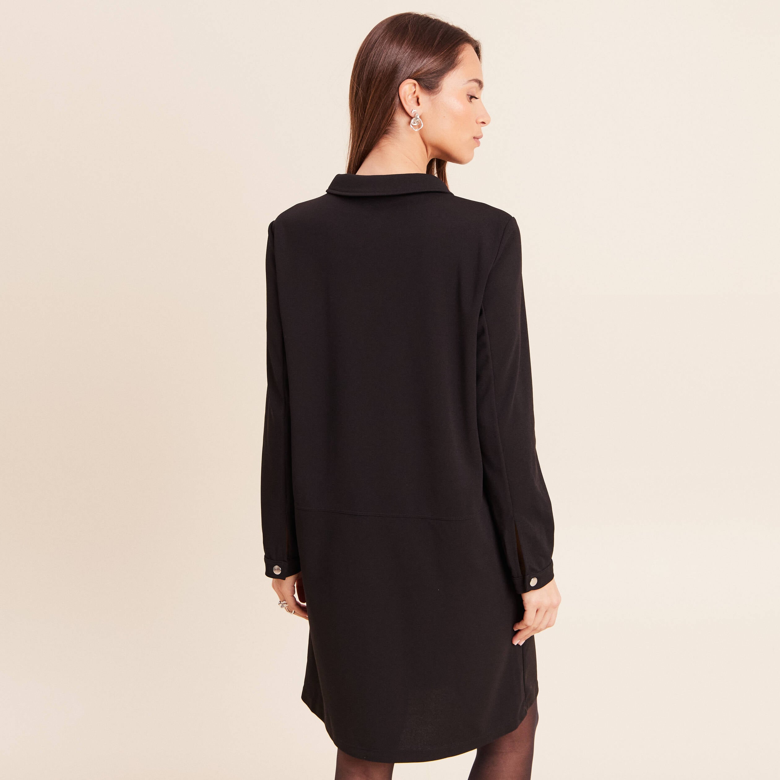Robe droite courte en maille col chemise noir femme