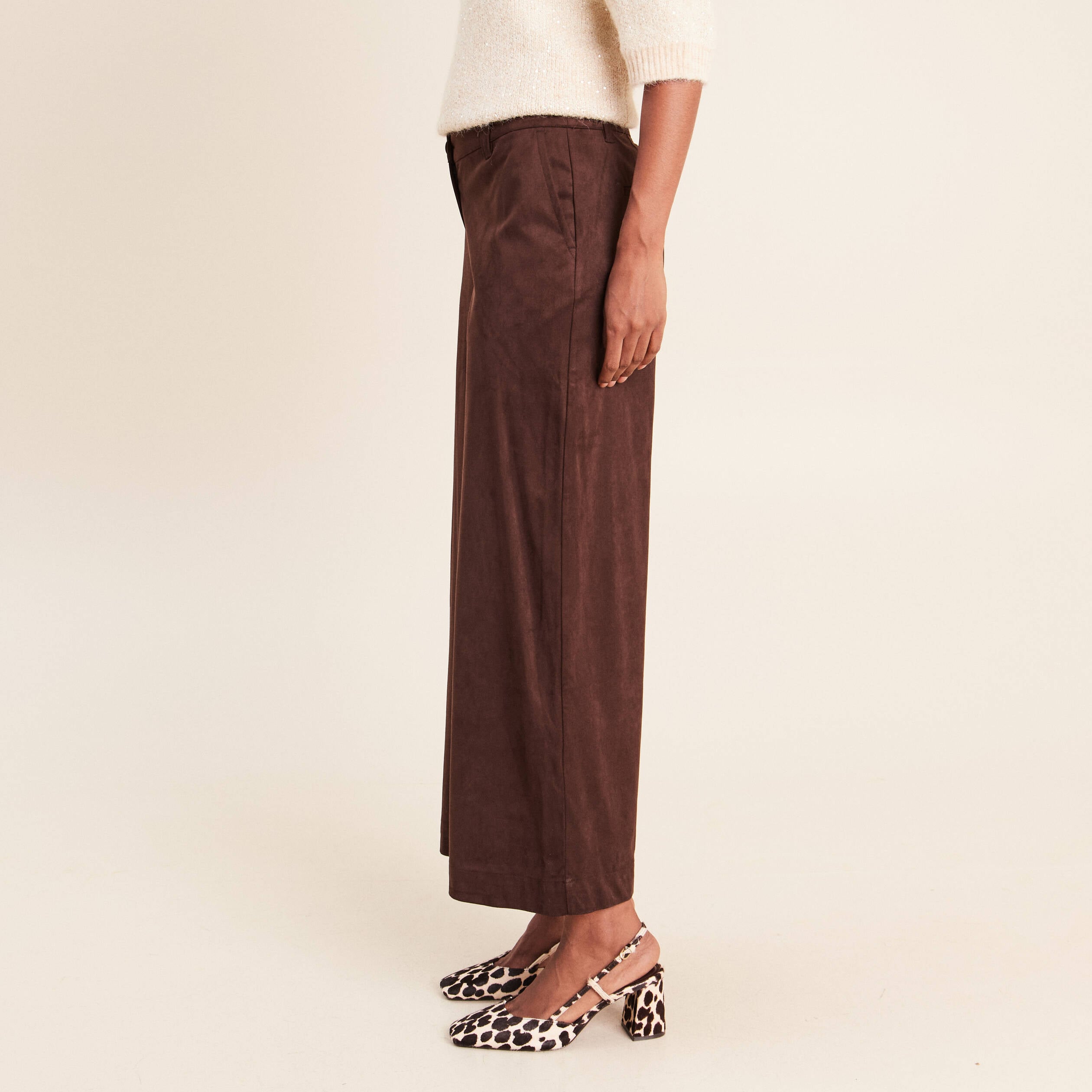 Pantalon large 7/8&egrave;me aspect daim marron fonc&eacute; femme