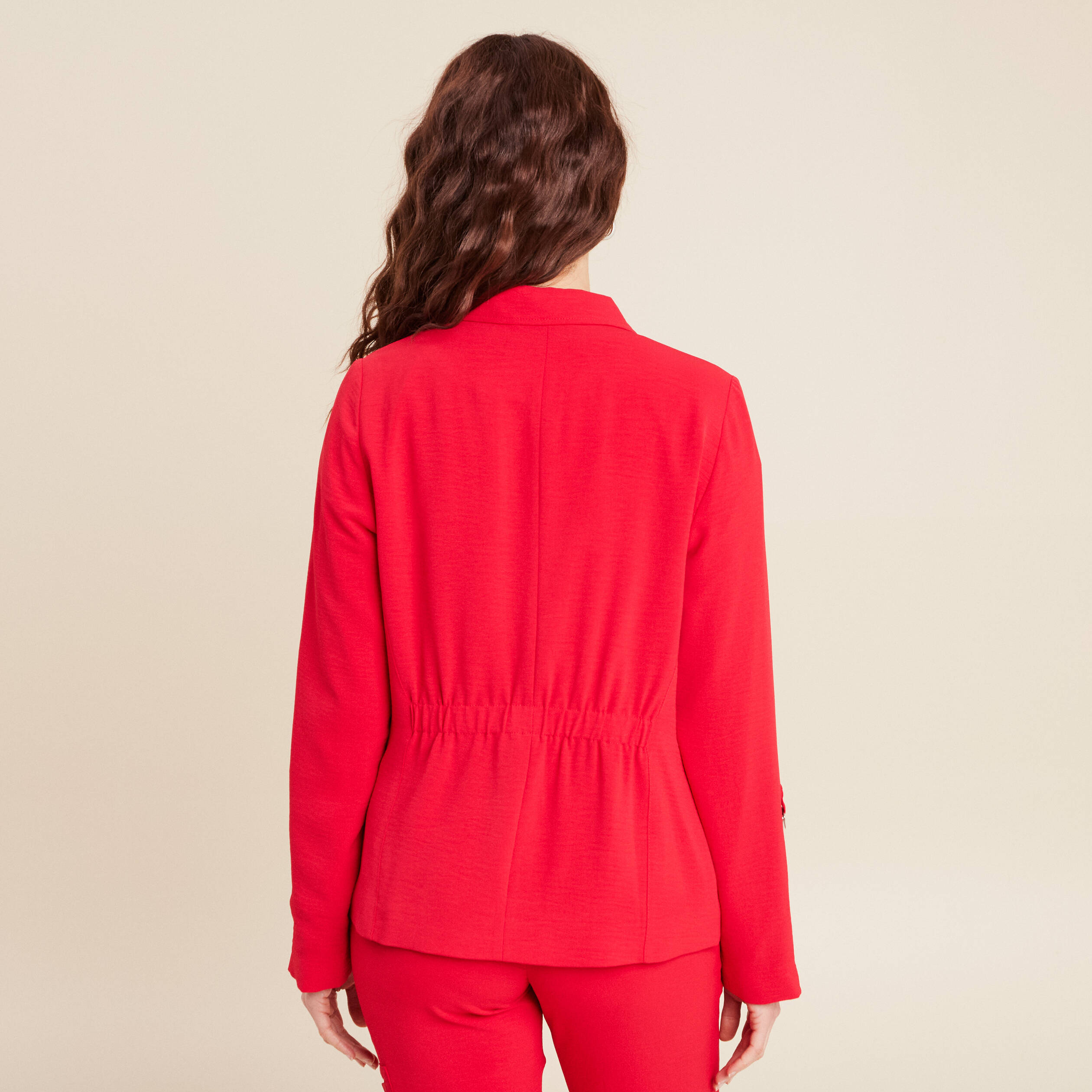 veste cintree boutonnee rouge femme Veste cintrée boutonnée rouge femme