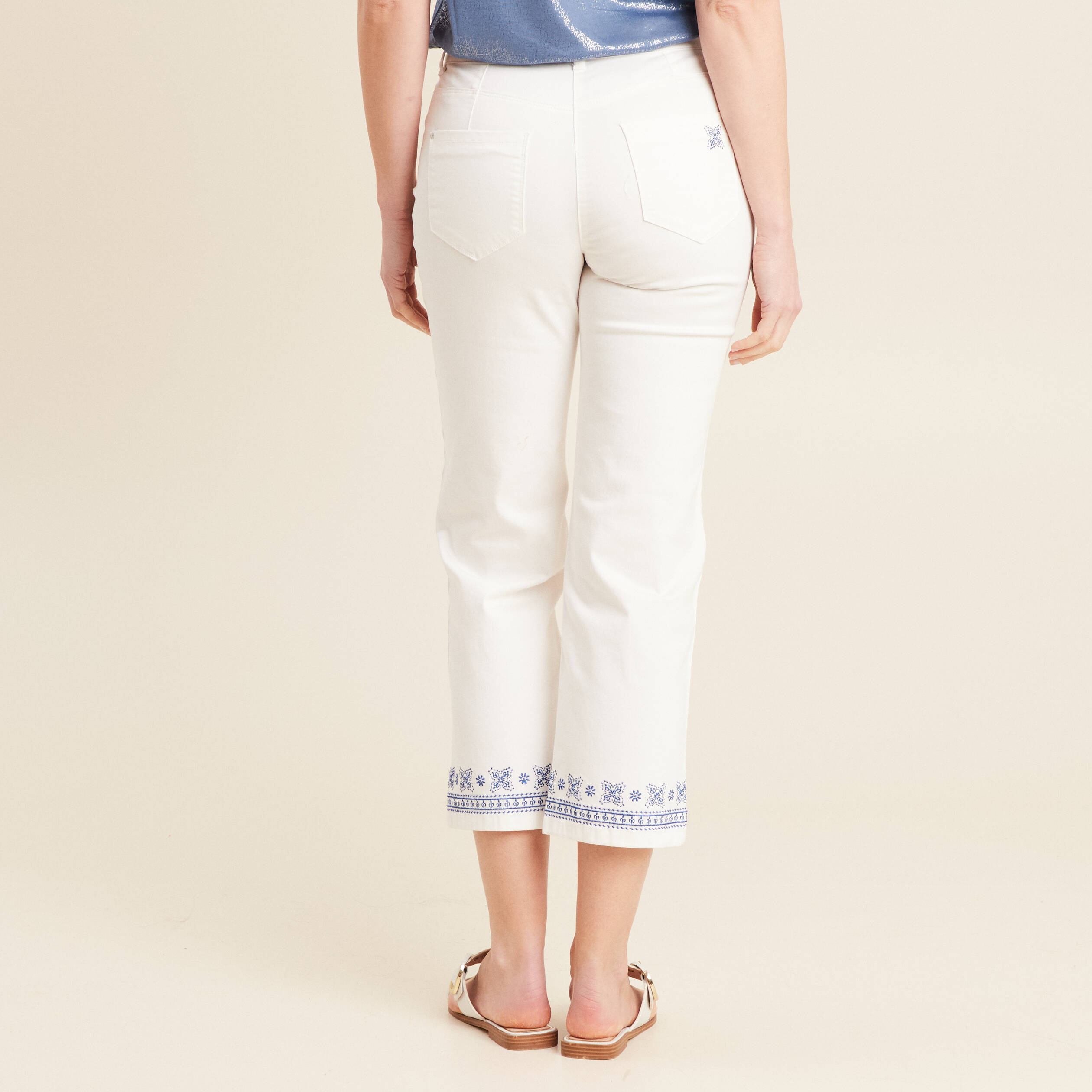 Jean droit brod&eacute; blanc femme