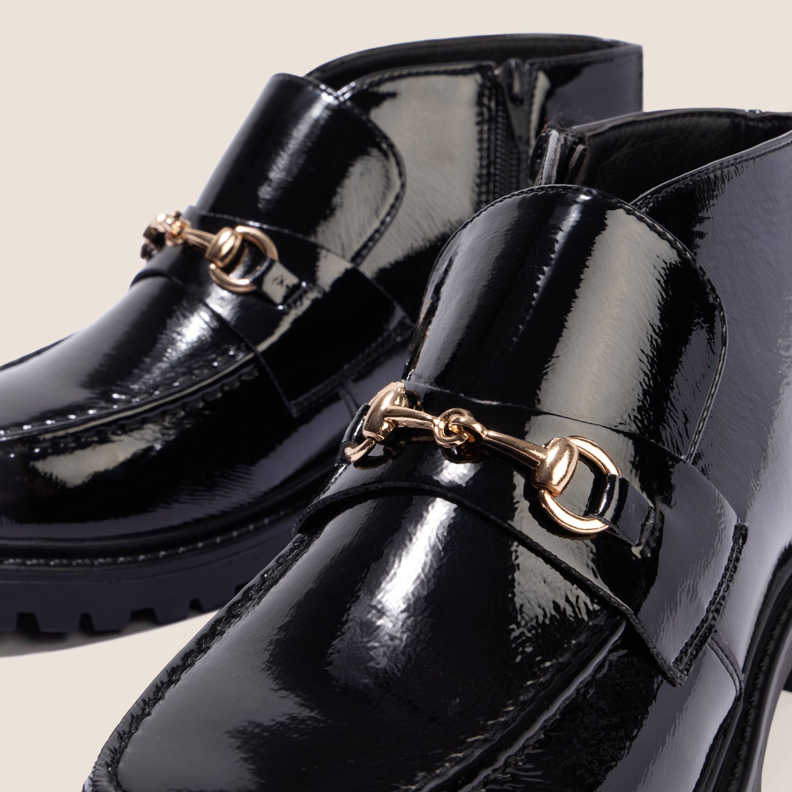 Mocassins montants vernis noir femme