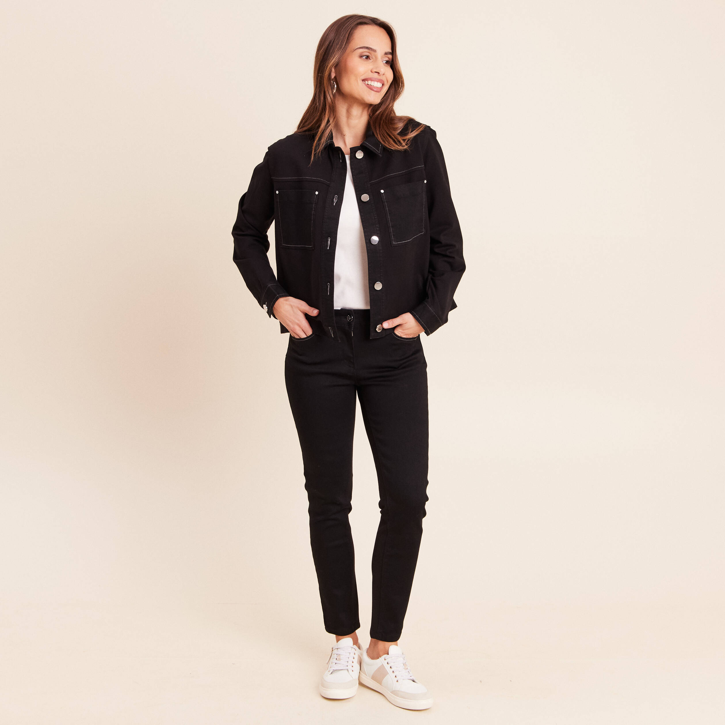 Veste droite courte manches longues denim noir femme