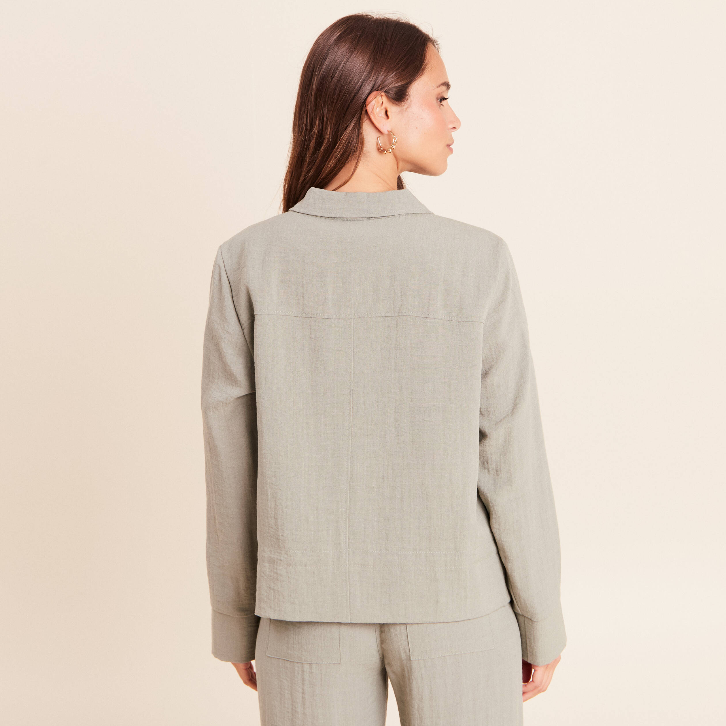 Blouson bas resserr&eacute; manches longue vert clair femme