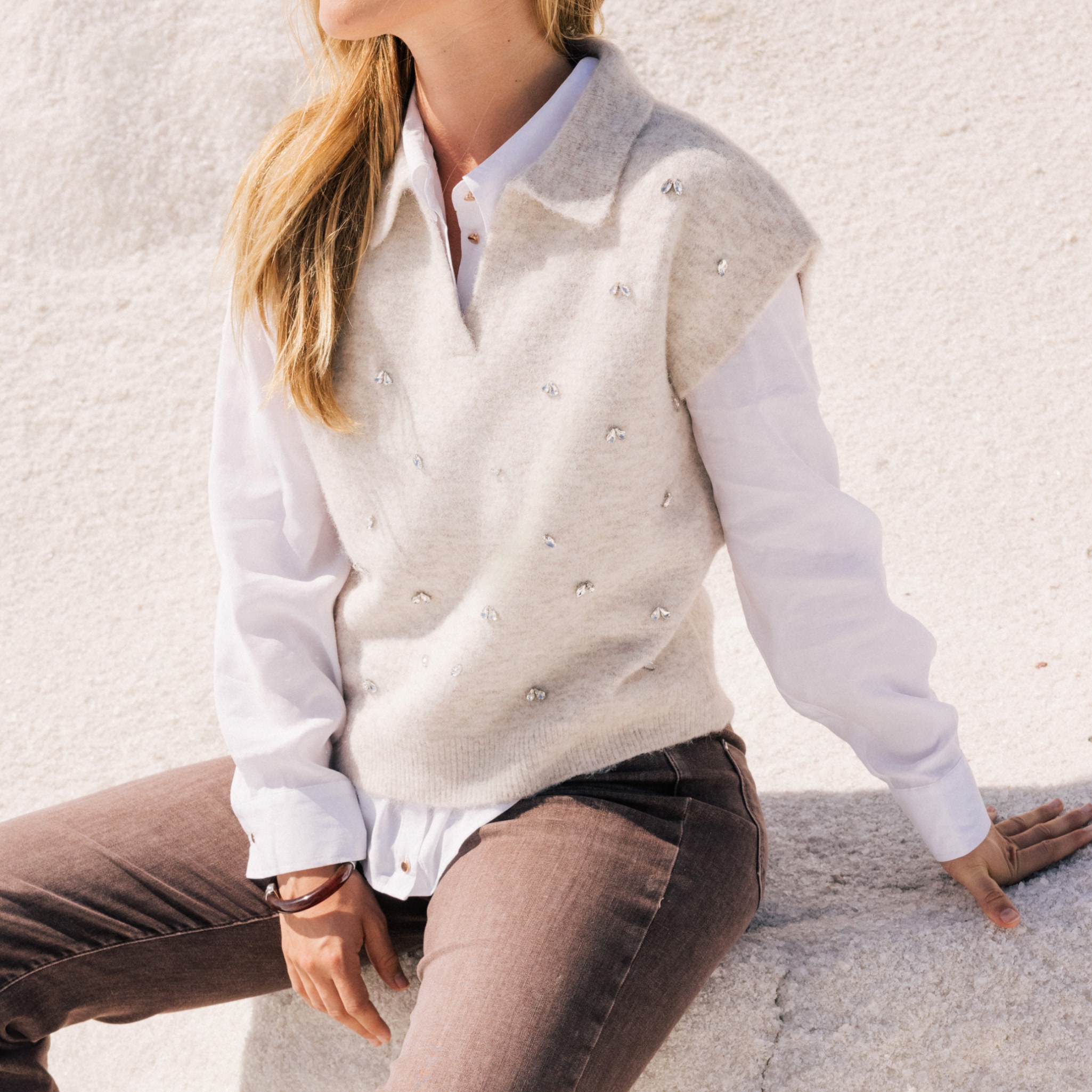 Pull sans manches col chemise beige femme