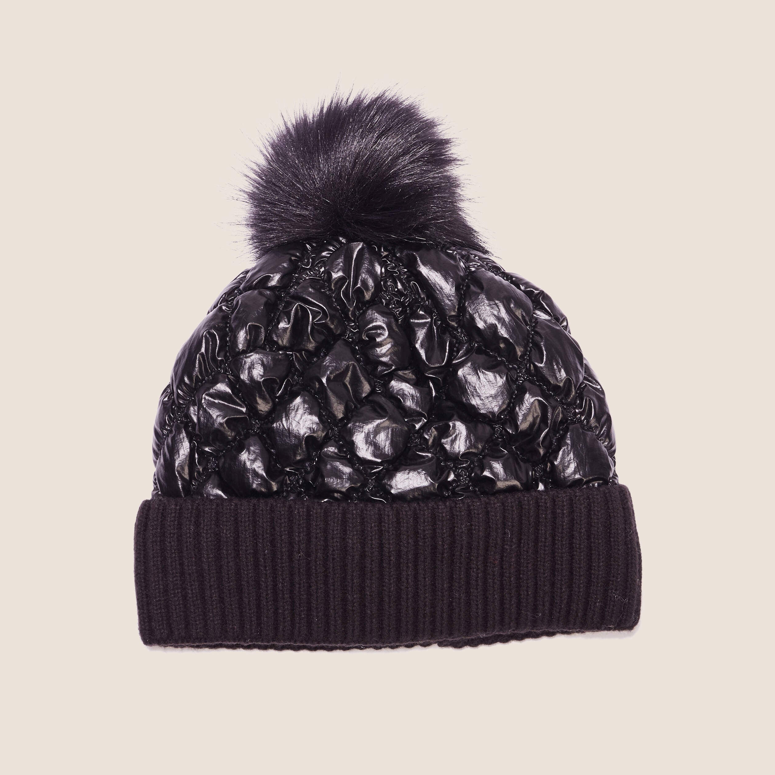 Bonnet matelass&eacute; &agrave; pompon noir femme