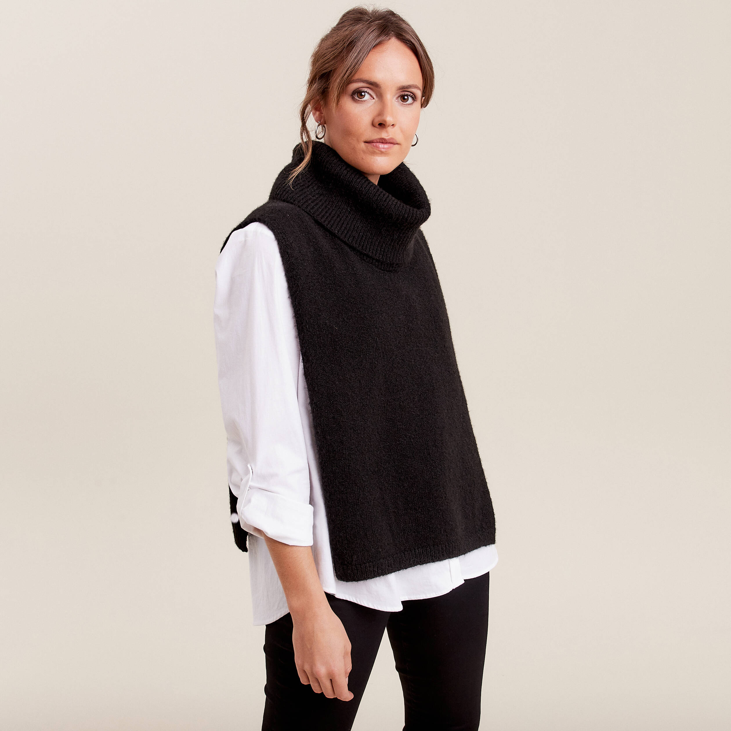 Poncho sans manches col roulé noir femme
