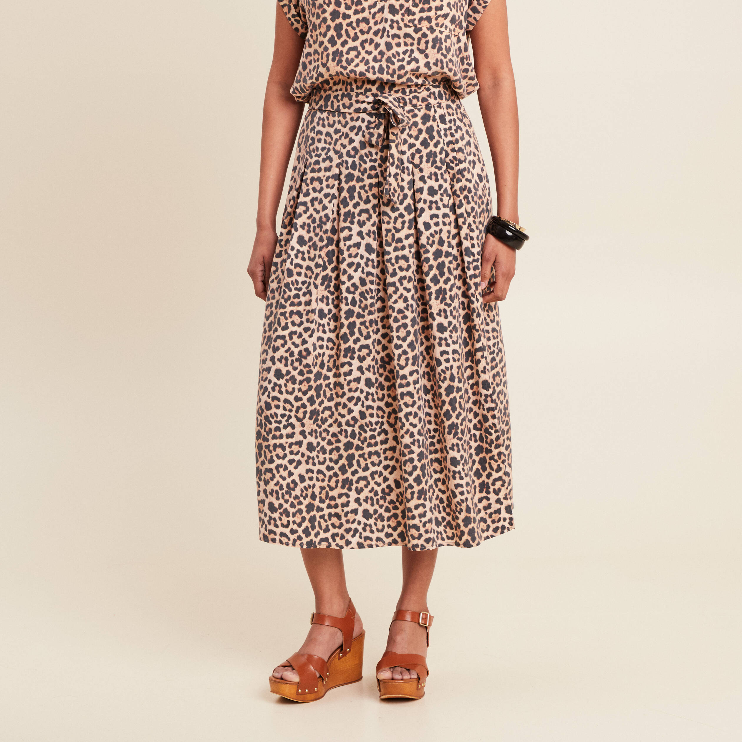 jupe midi evasee plissee sable femme Jupe midi évasée plissée sable femme