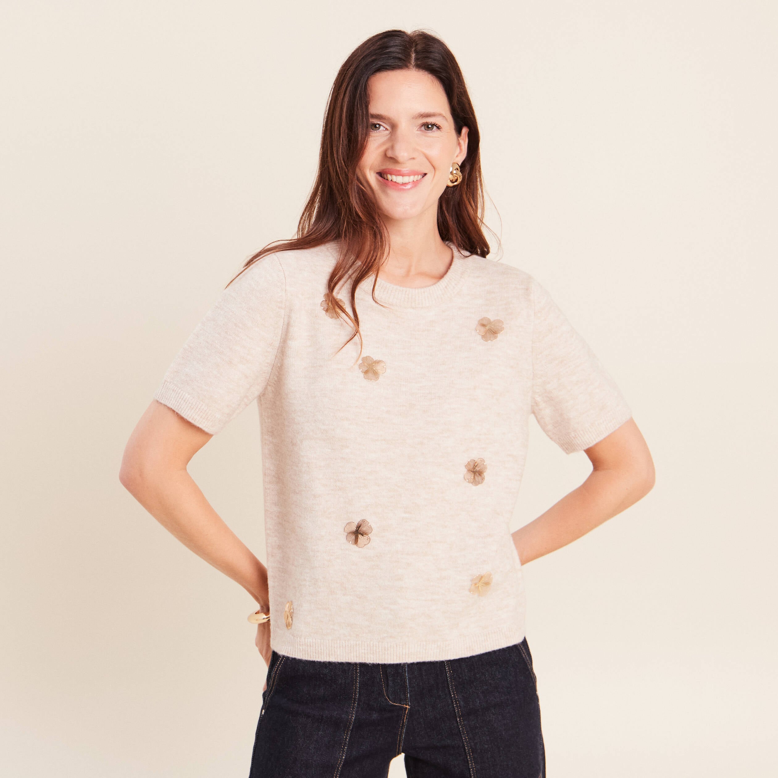 Pull manches courtes d&eacute;tails bijout&eacute;s beige femme
