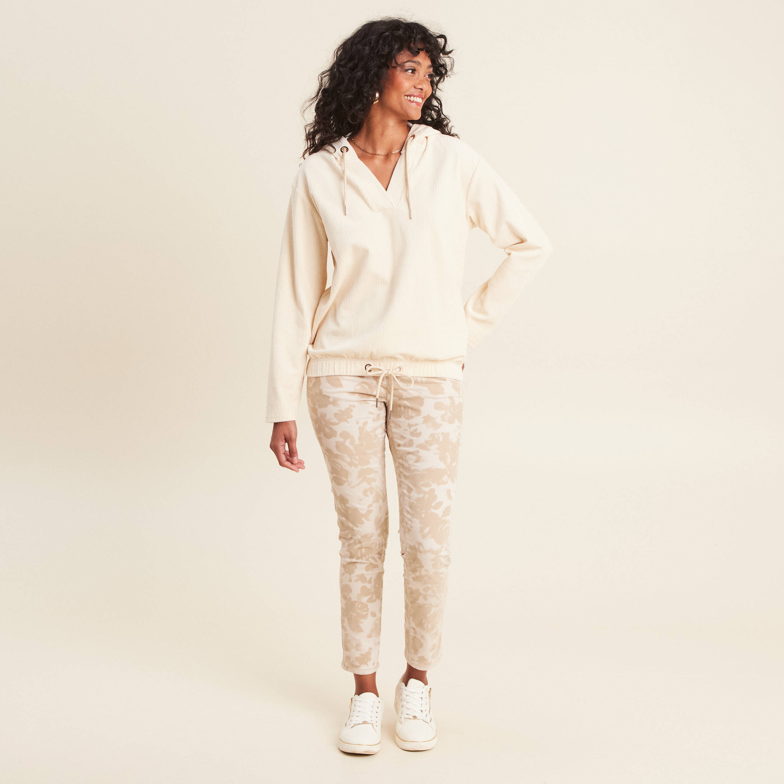 sweat velours a capuche ivoire femme Sweat velours à capuche ivoire femme
