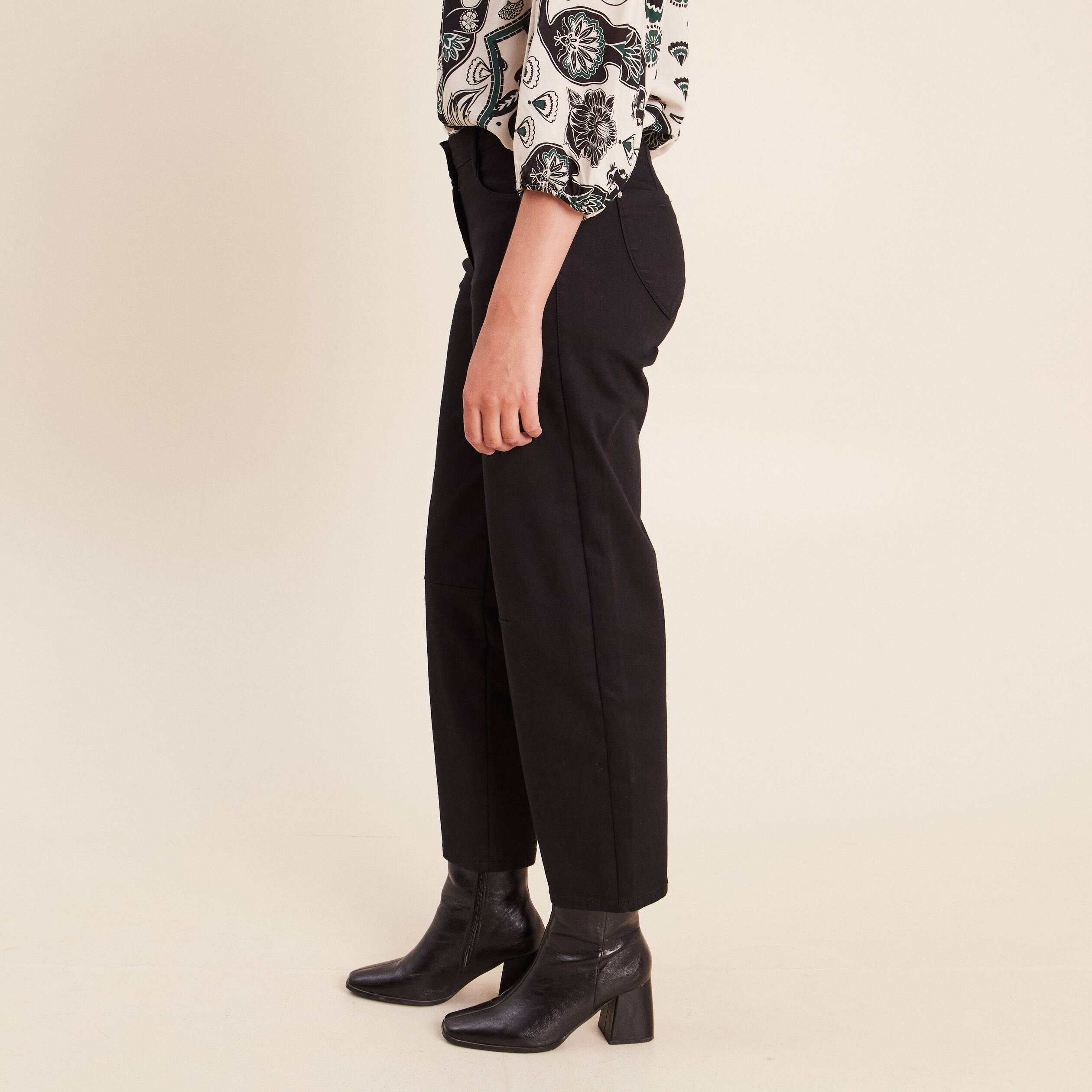 Pantalon magique coupe barrel l'Unique noir femme