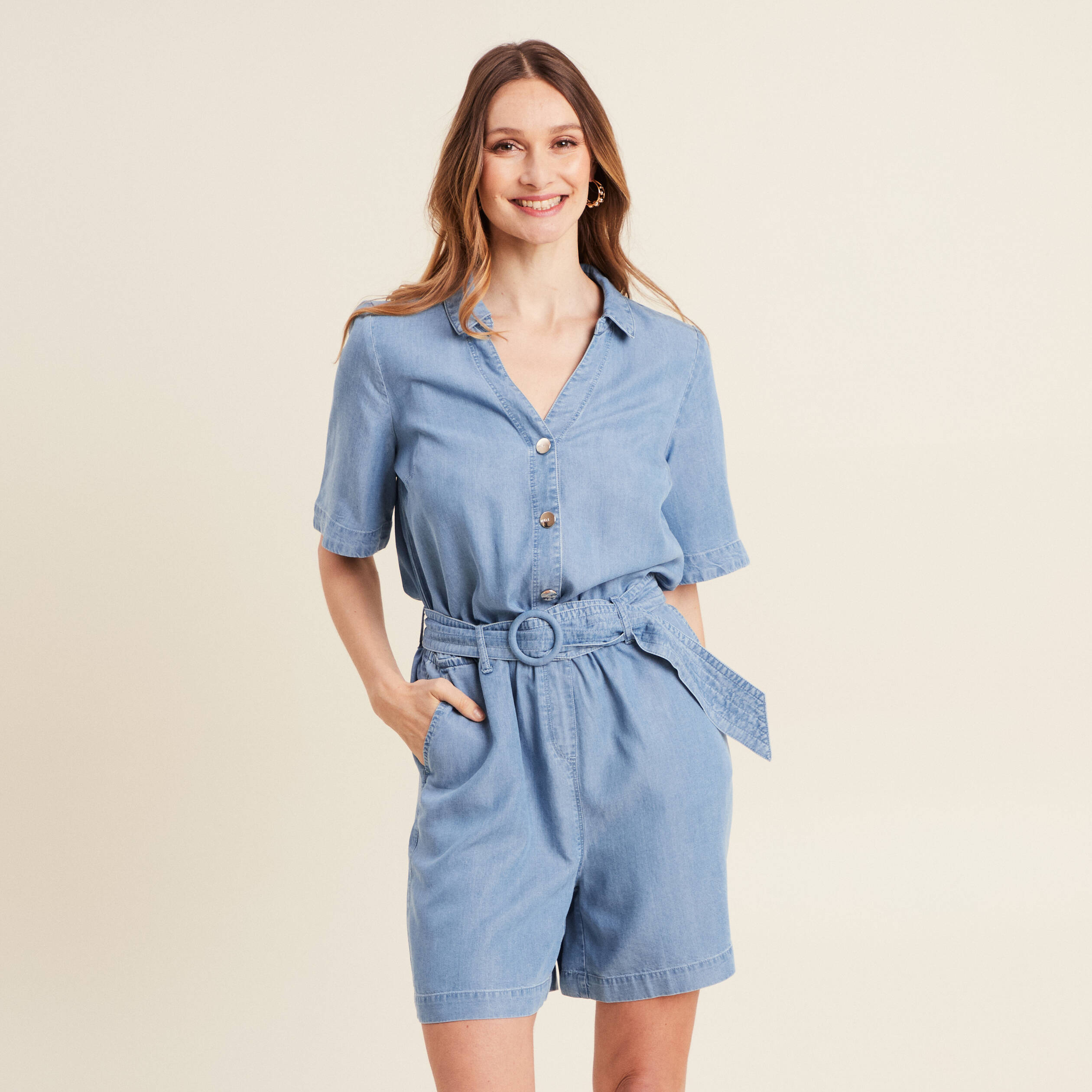 Combishort ceintur&eacute;e denim double stone femme