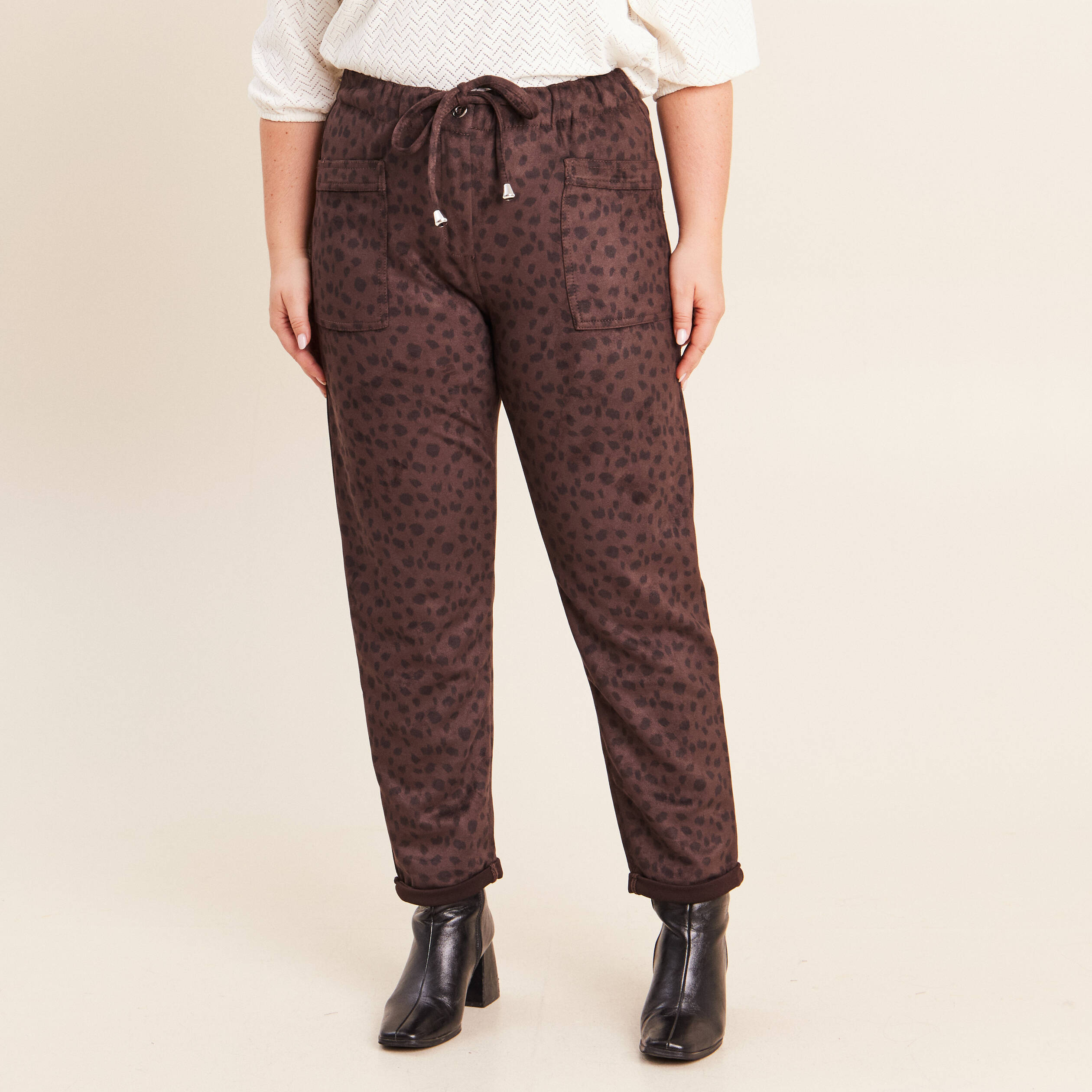 Pantalon coupe mom 7/8&egrave;me marron fonc&eacute; femme