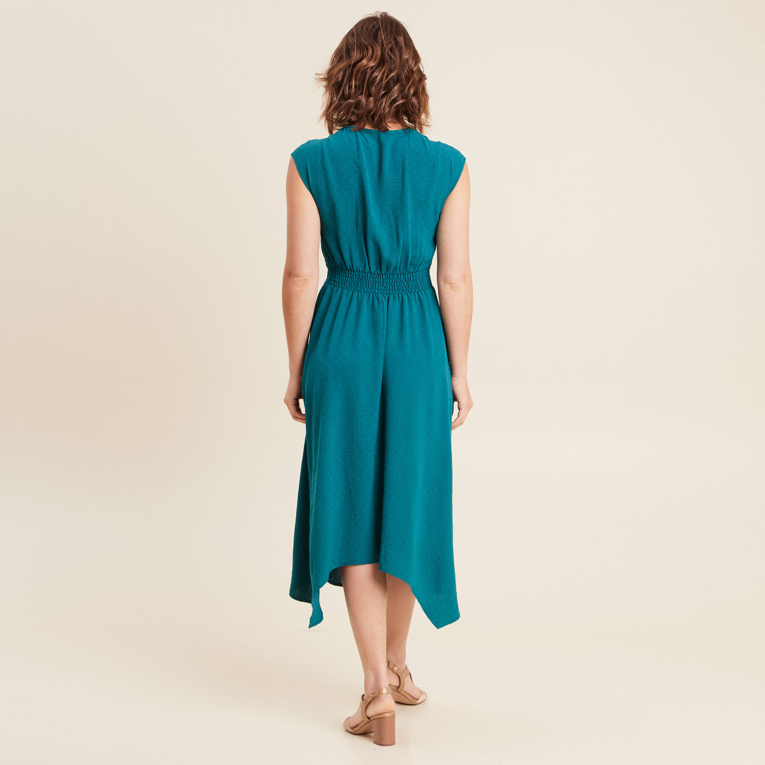 Robe &eacute;vas&eacute;e taille smock&eacute;e vert femme