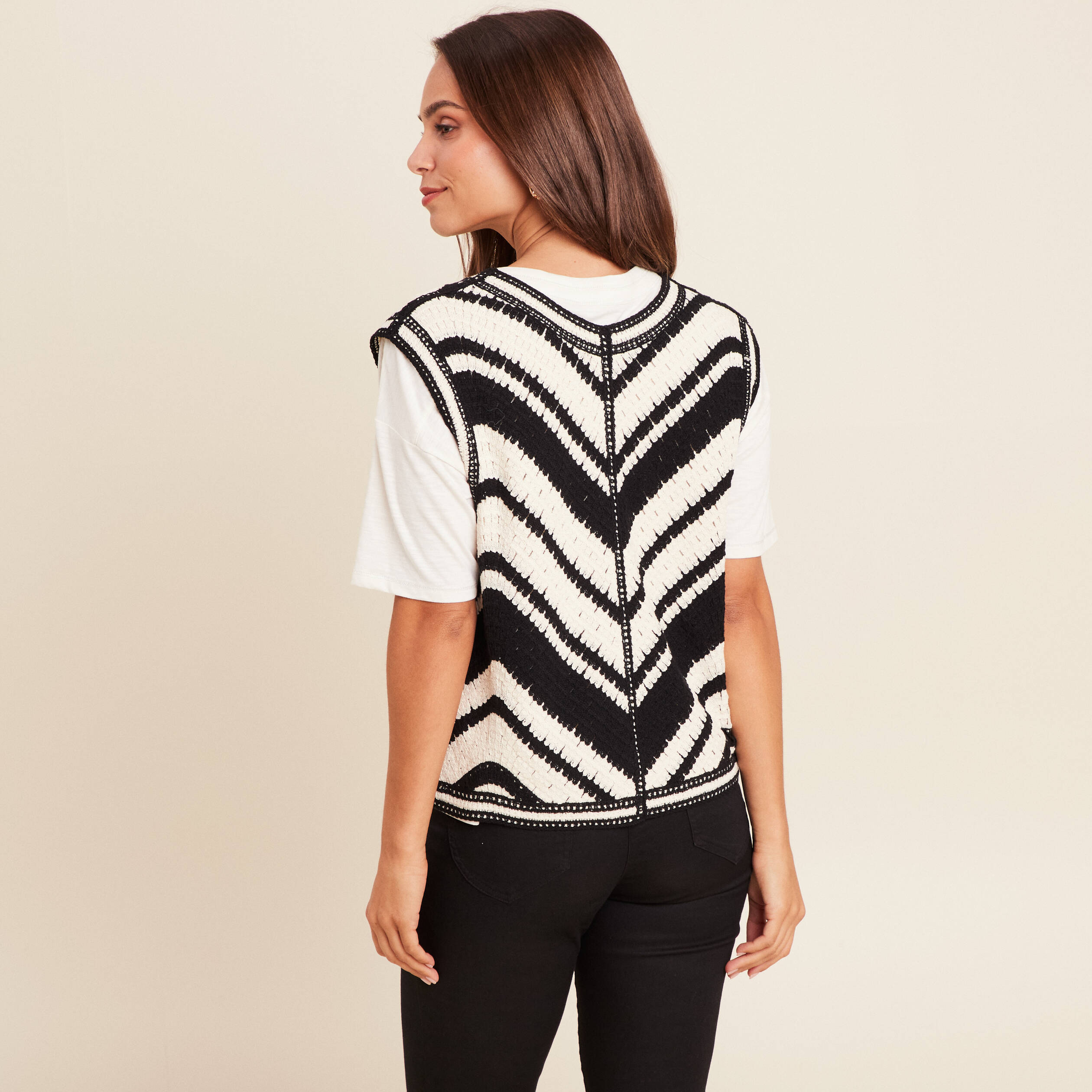 gilet court droit col v en coton noir femme Gilet court droit col v en coton noir femme