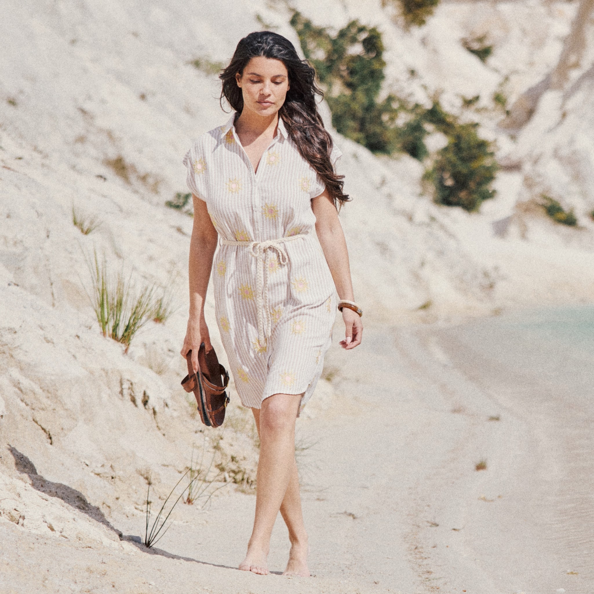 robe courte evasee col chemise ceinturee rose femme Robe courte évasée col chemise ceinturée rose femme
