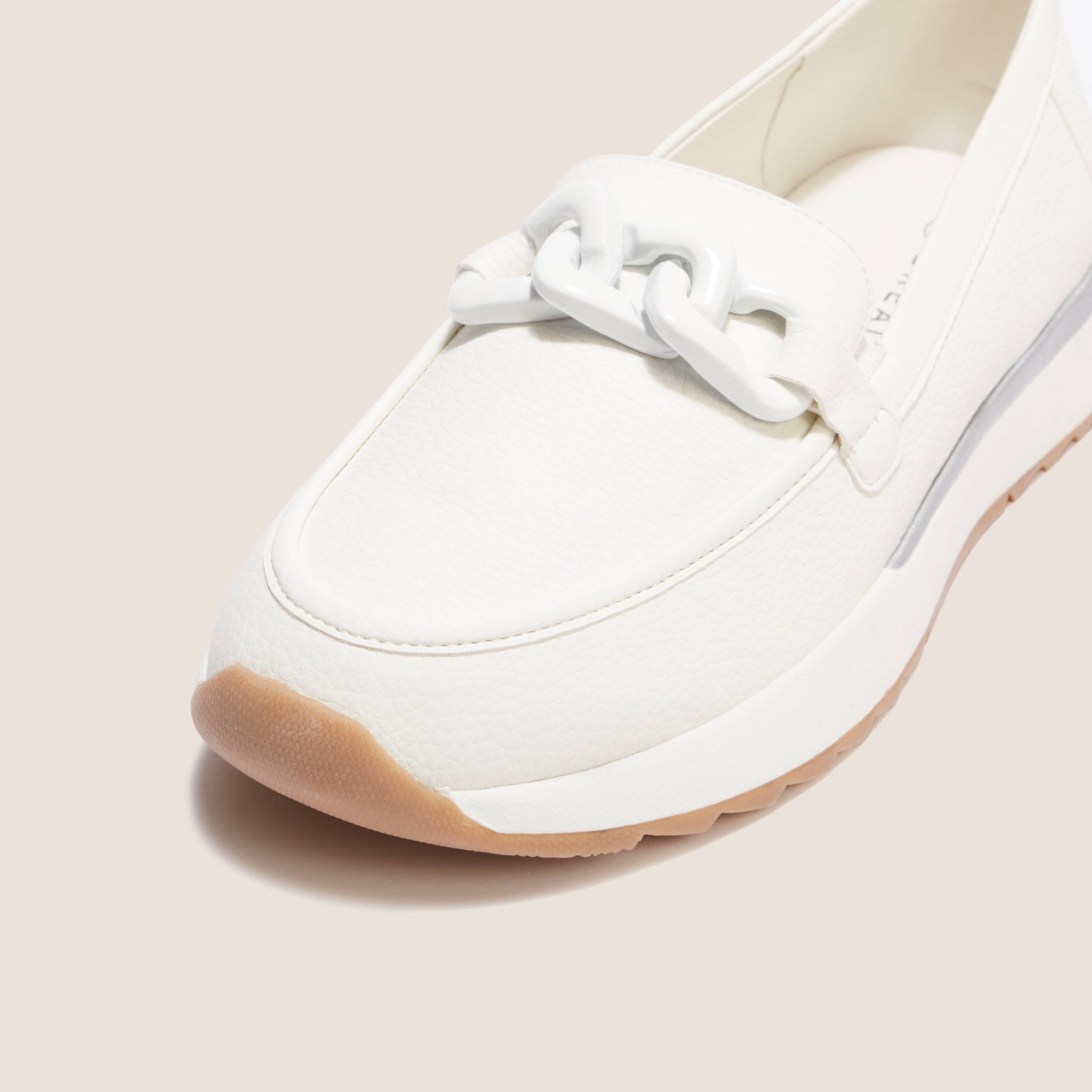 mocassins detail chaine blanc femme Mocassins détail chaîne blanc femme