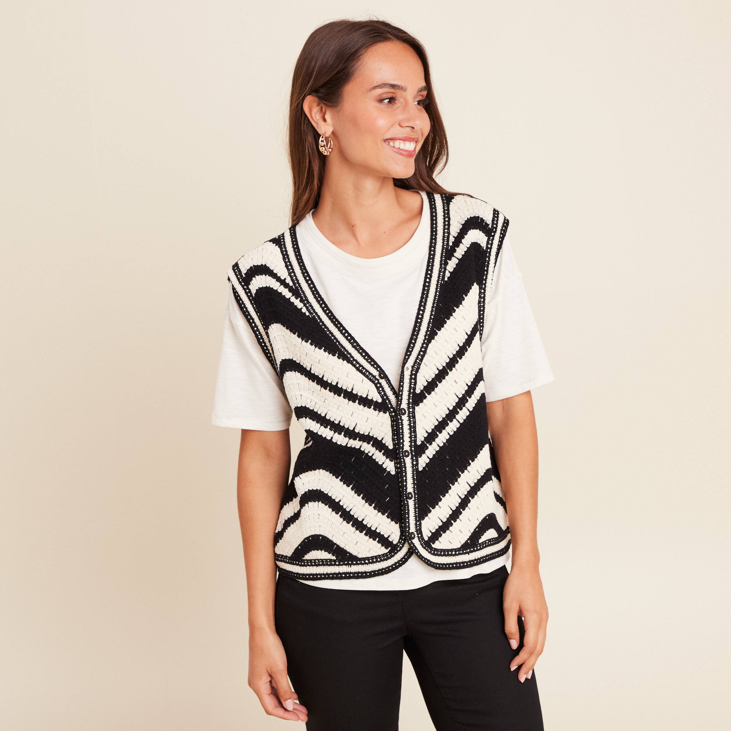 gilet court droit col v en coton noir femme Gilet court droit col v en coton noir femme