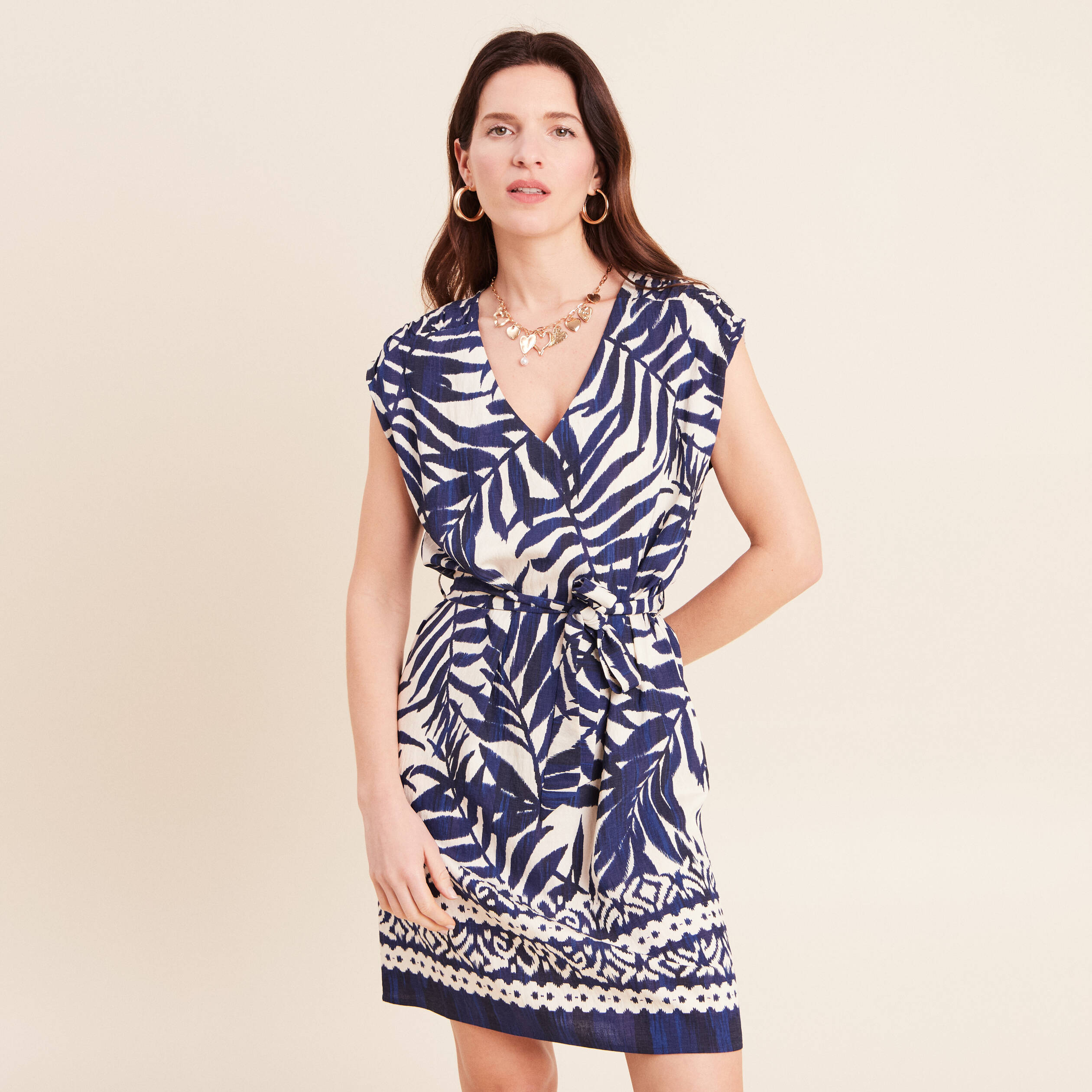 Robe droite courte col V manches courtes bleu femme