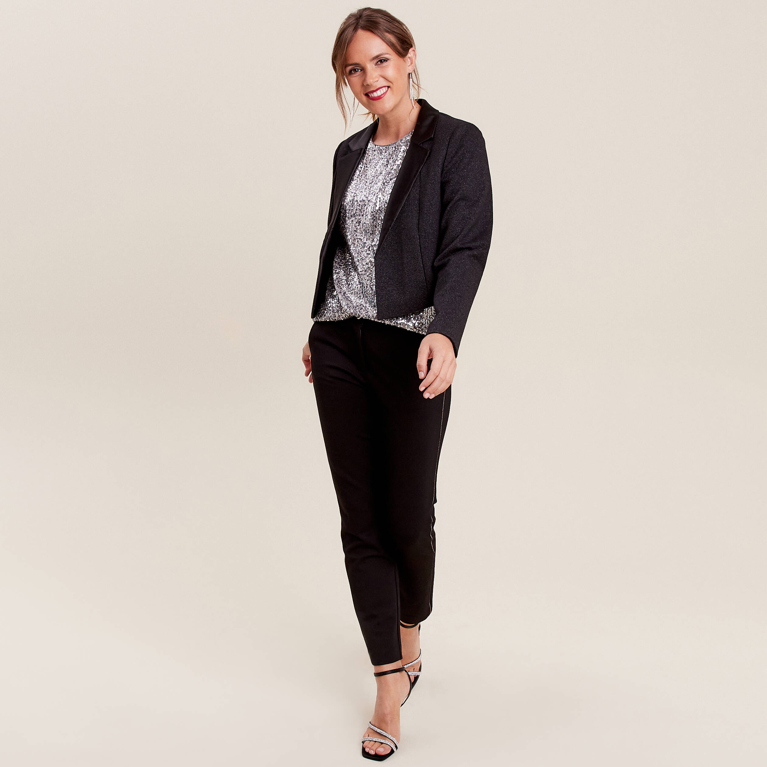 Veste ajustée col en satin noir femme