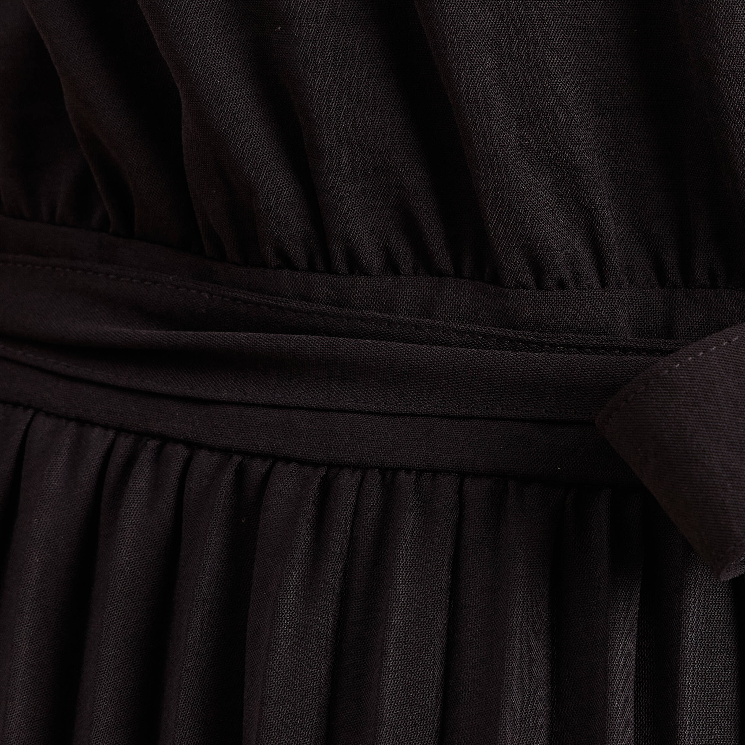 Robe &eacute;vas&eacute;e genou manches tr&egrave;s courtes noir femme