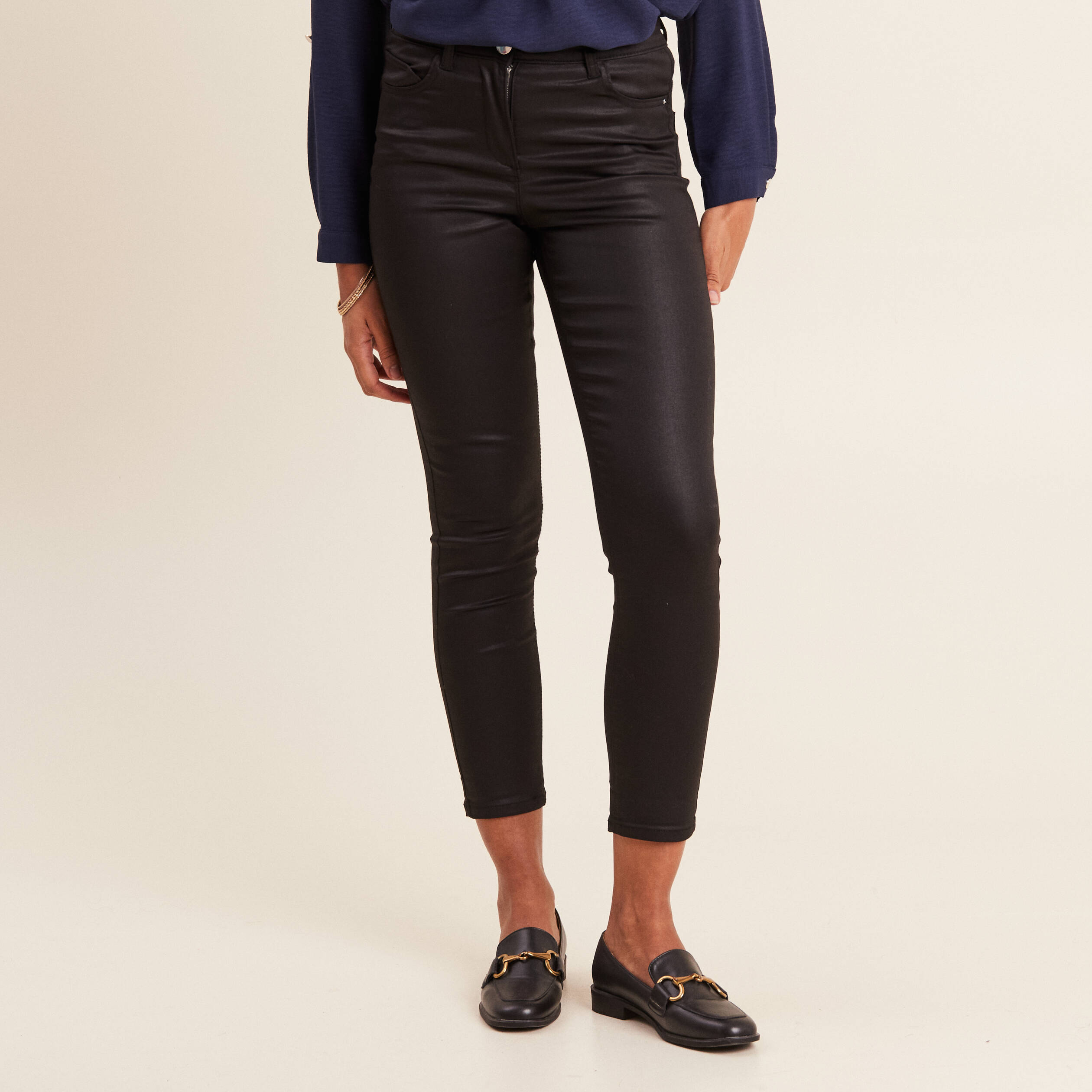 Pantalon ajusté enduit 7/8ème noir femme