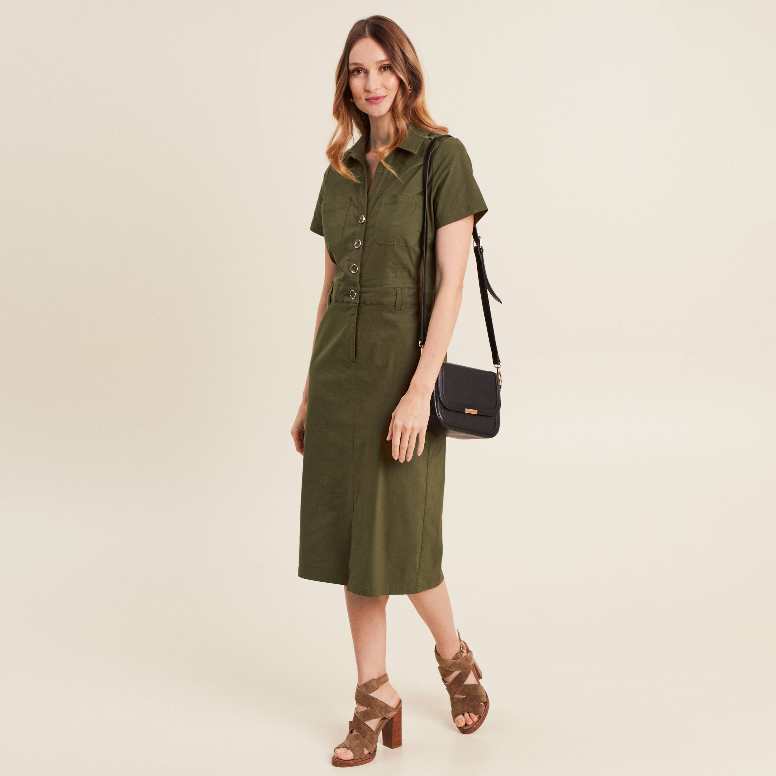 robe ajustee manches courtes vert olive femme Robe ajustée manches courtes vert olive femme