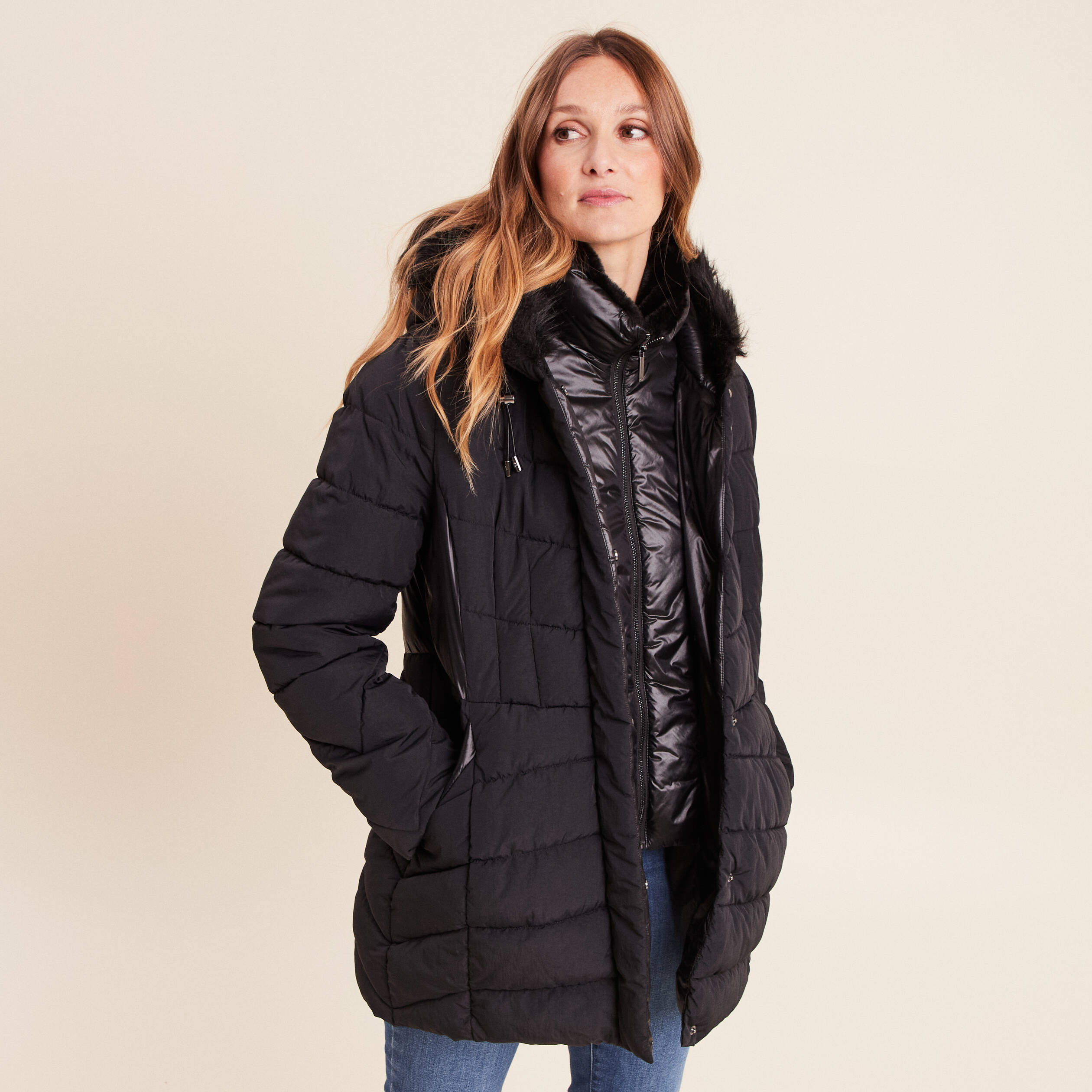 Doudoune d&eacute;perlante cintr&eacute;e &agrave; capuche noir femme