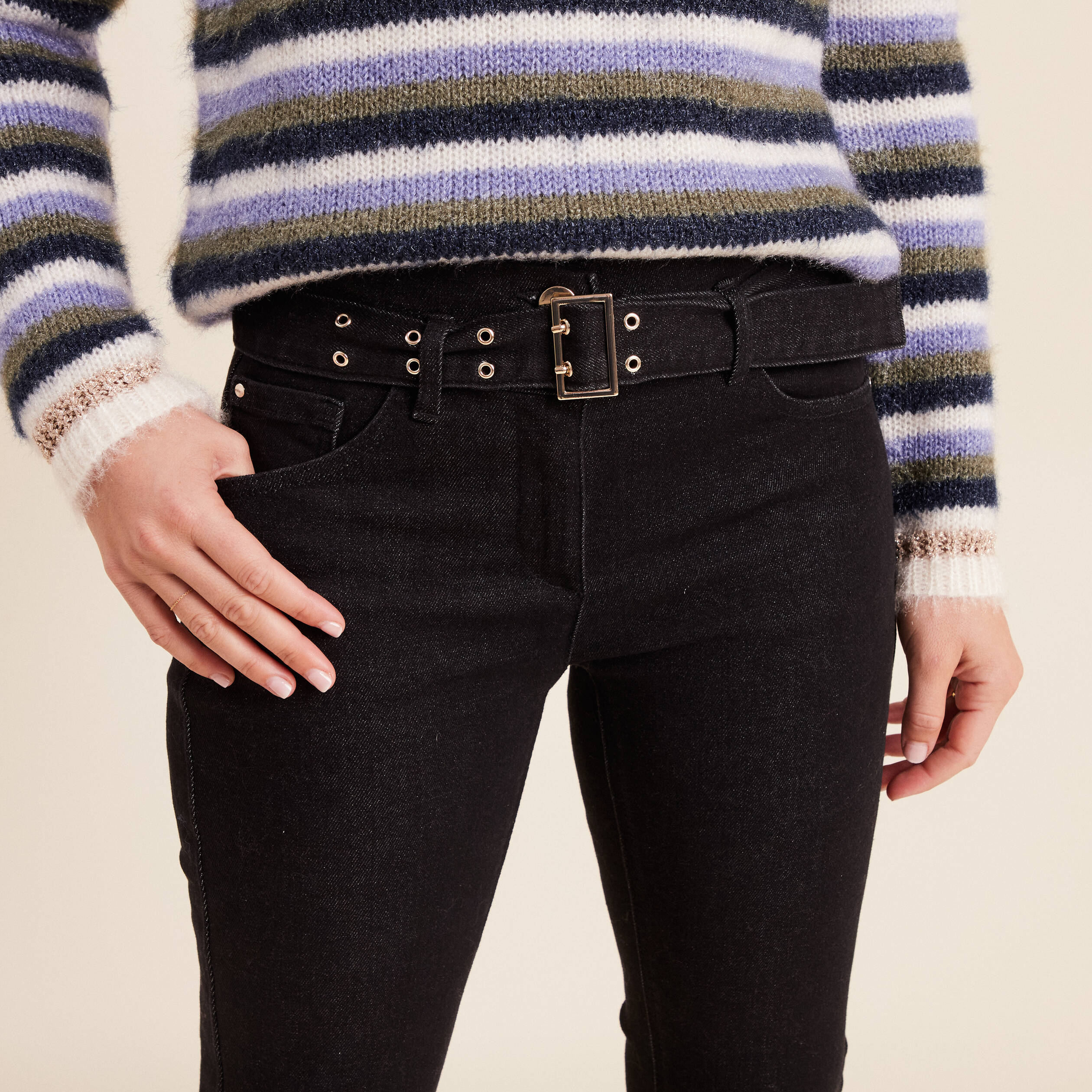 Jean droit ceintur&eacute; taille standard noir femme