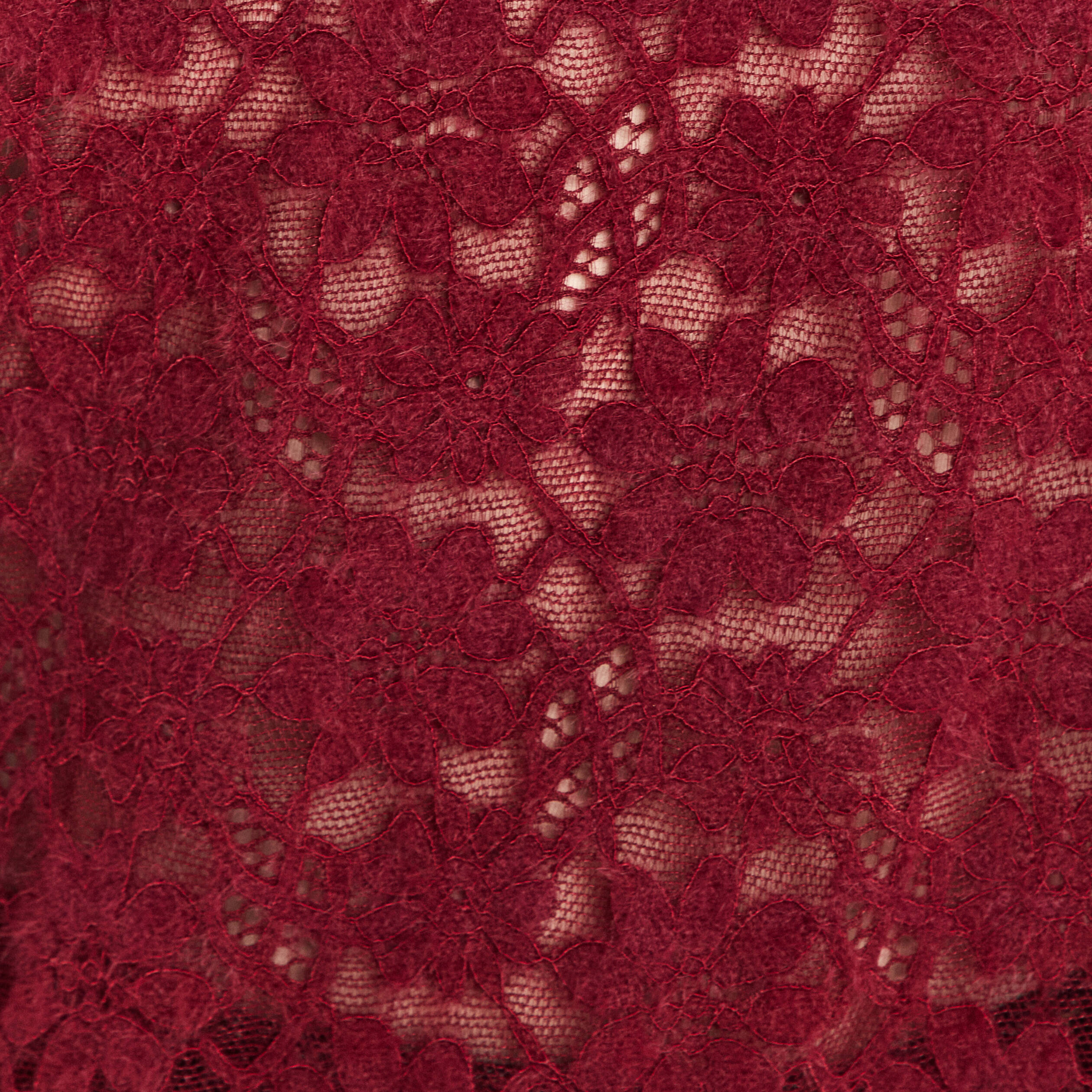 T-shirt cintr&eacute; col montant dentelle bordeaux femme