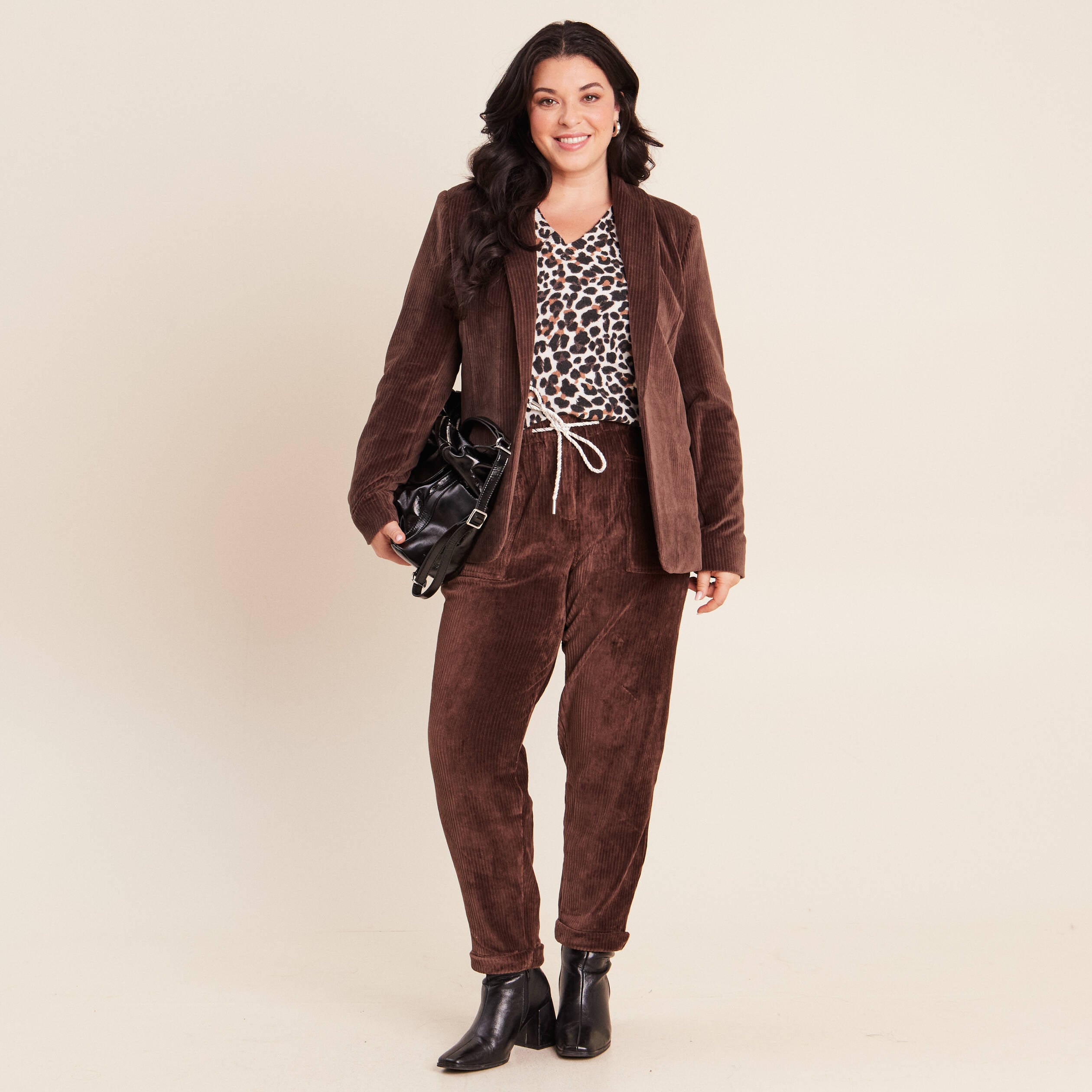 Pantalon coupe mom en velours marron femme