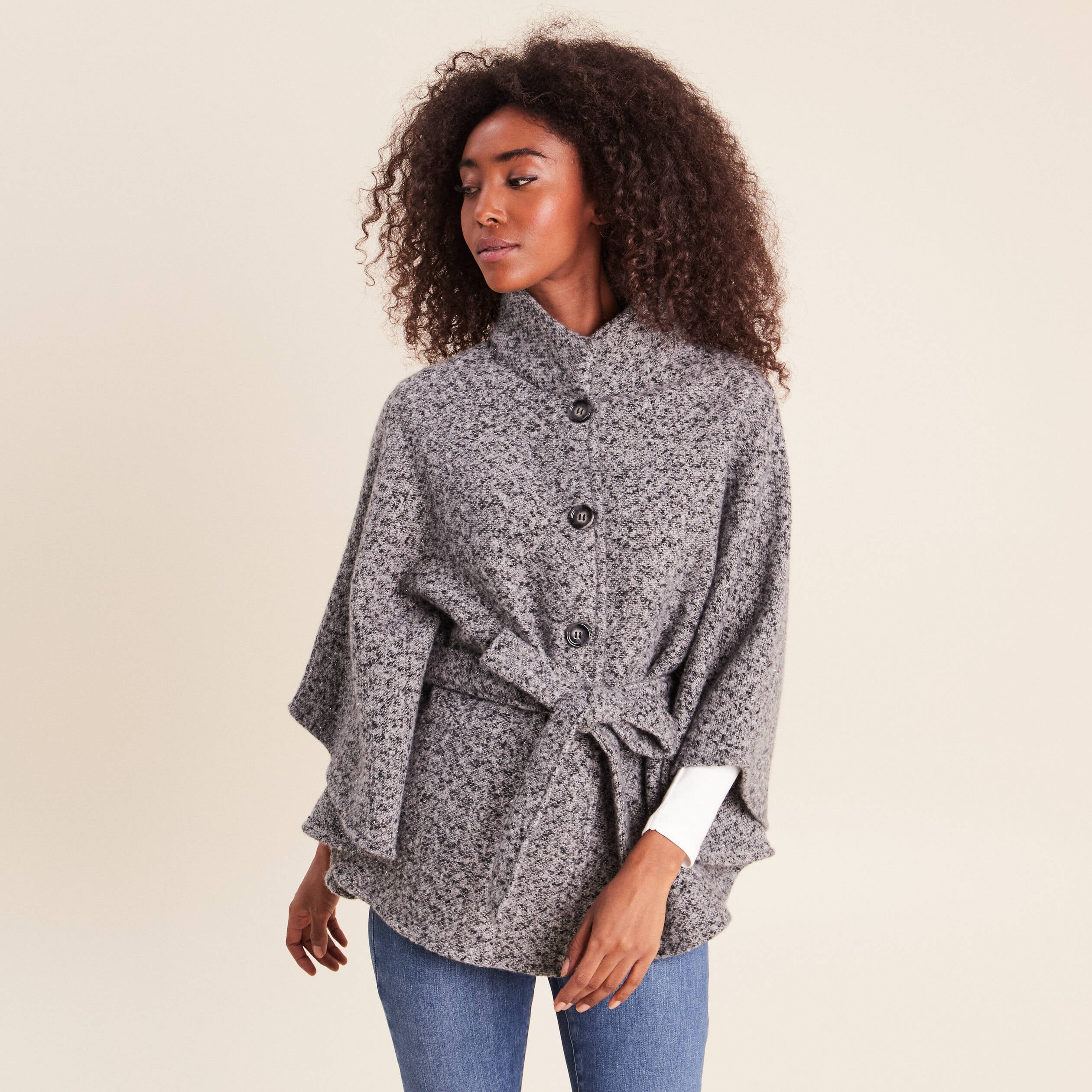 Poncho ceintur&eacute; gris clair femme