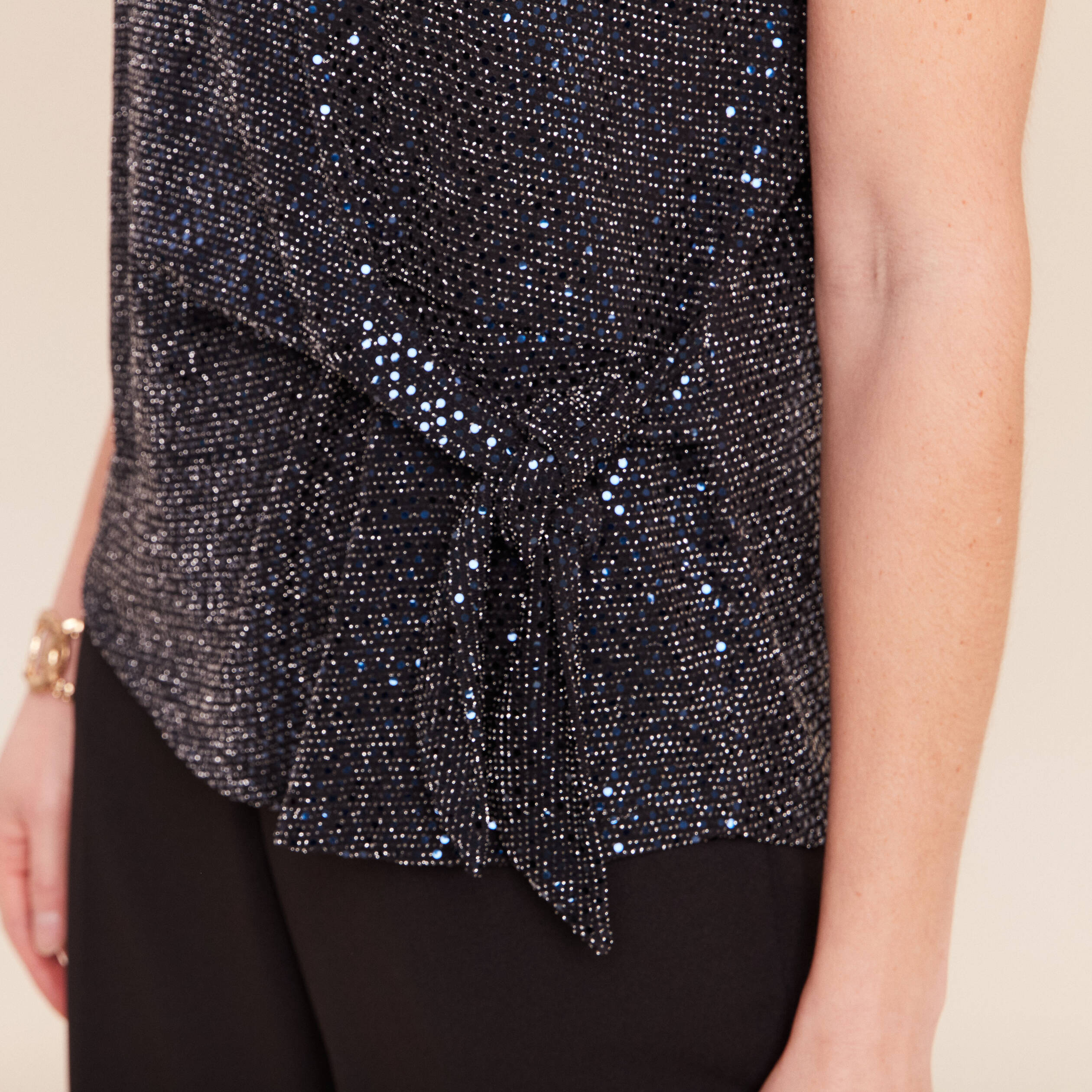 T-shirt cintr&eacute; &agrave; sequins col rond bleu marine femme