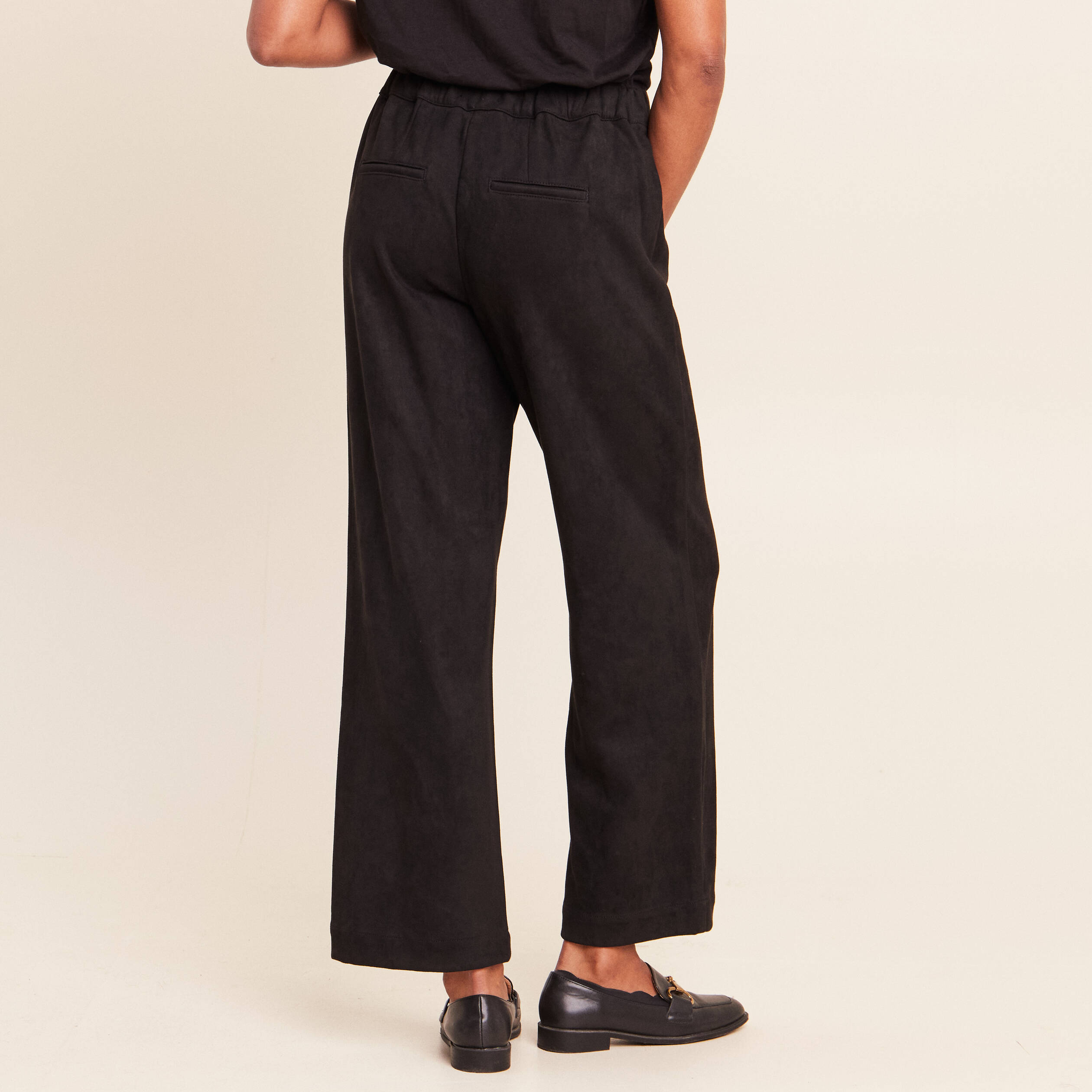Pantalon aspect daim noir femme