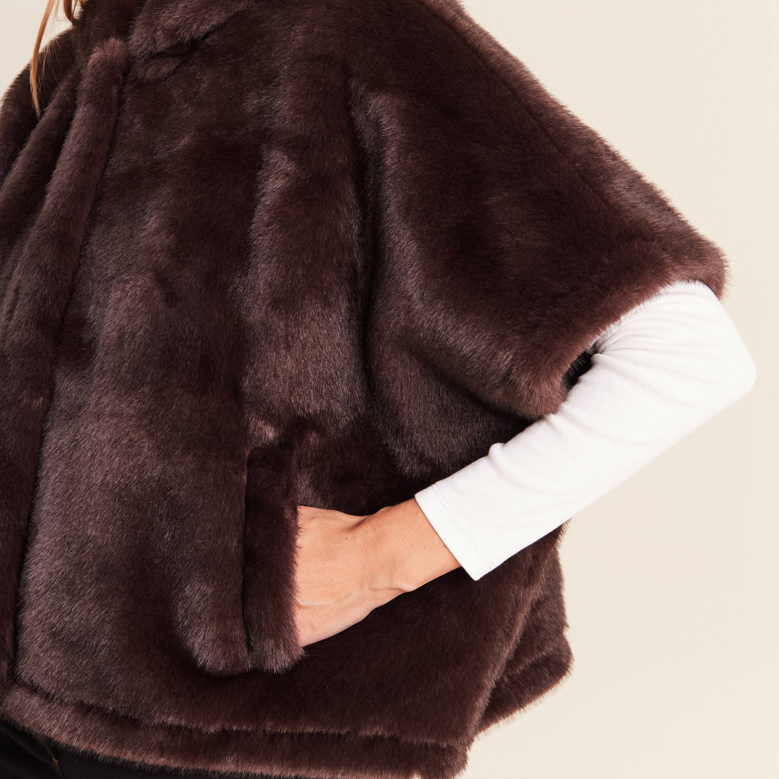 Poncho marron fonc&eacute; femme