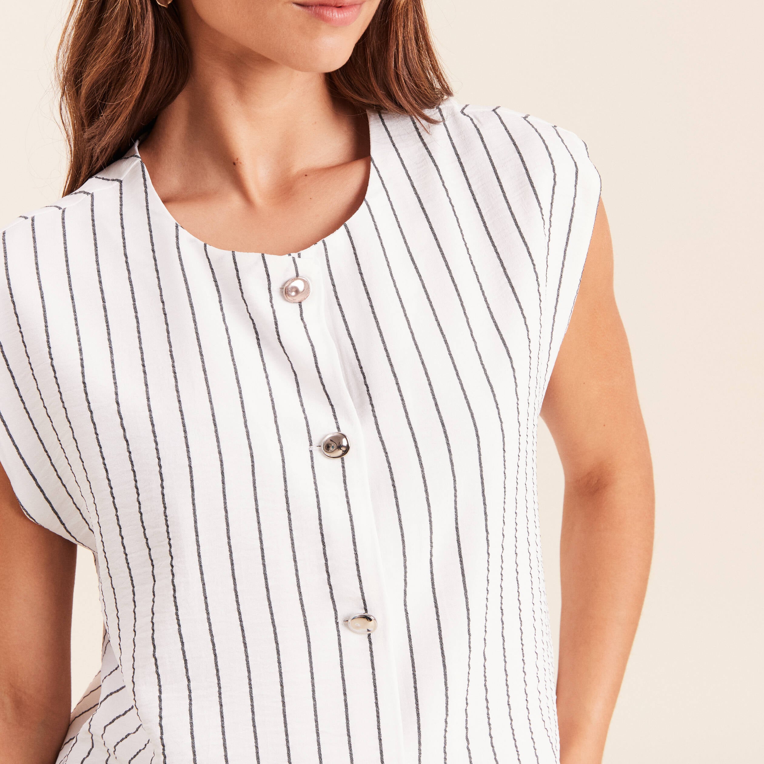 Blouse sans manches col rond doubl&eacute; gris fonc&eacute; femme