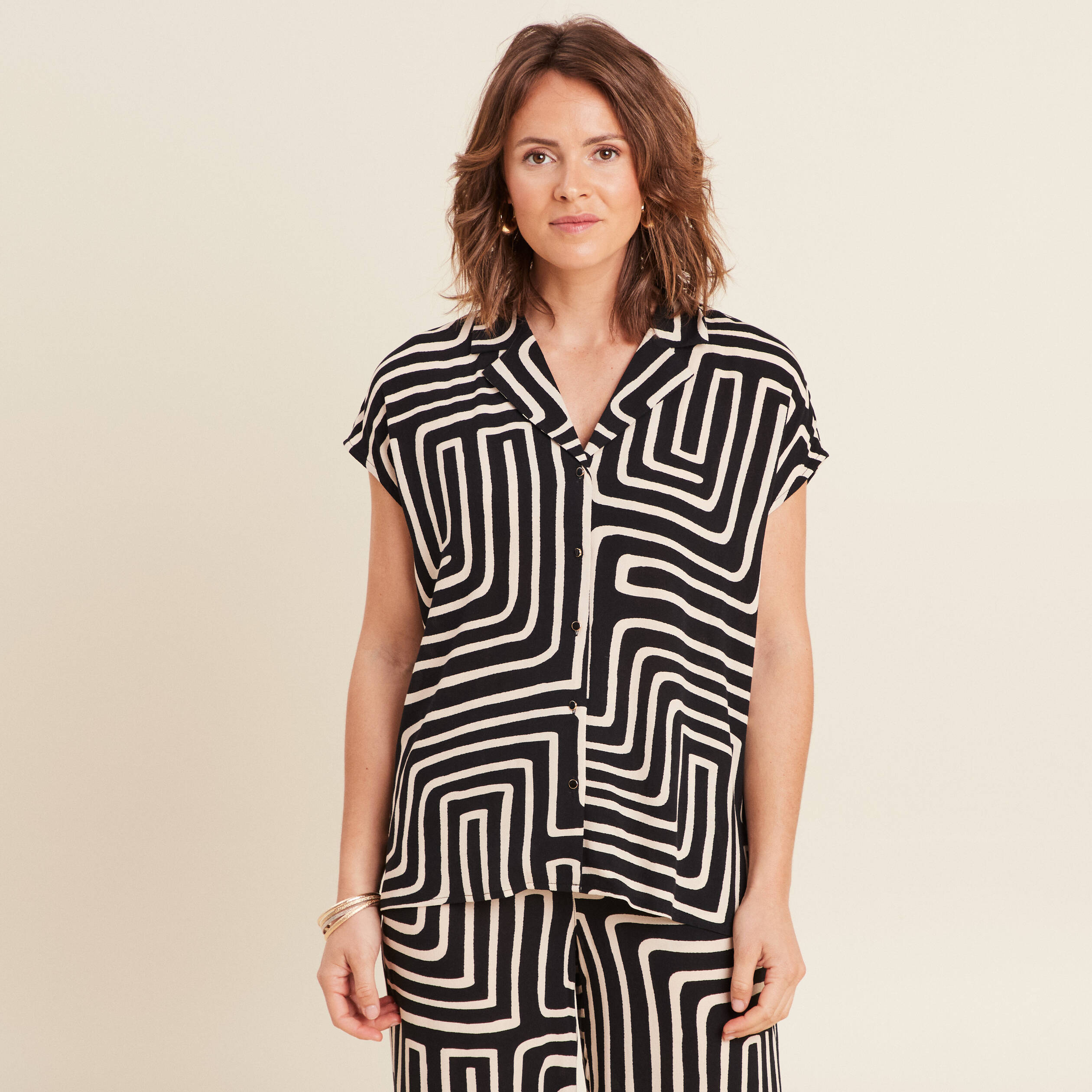 chemise crepe manches courtes noir femme Chemise crêpe manches courtes noir femme
