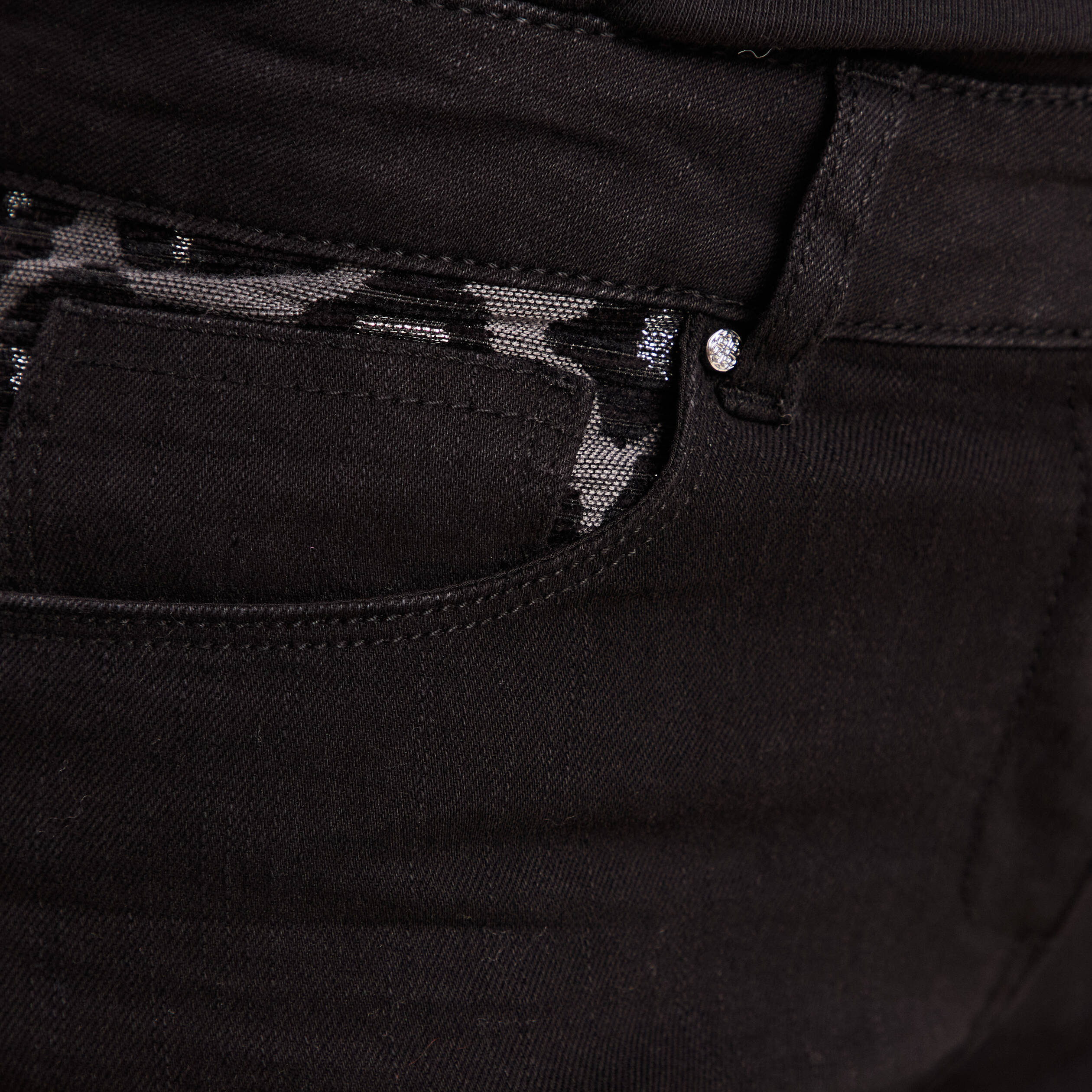 Pantalon ajust&eacute; taille bascul&eacute;e noir femme