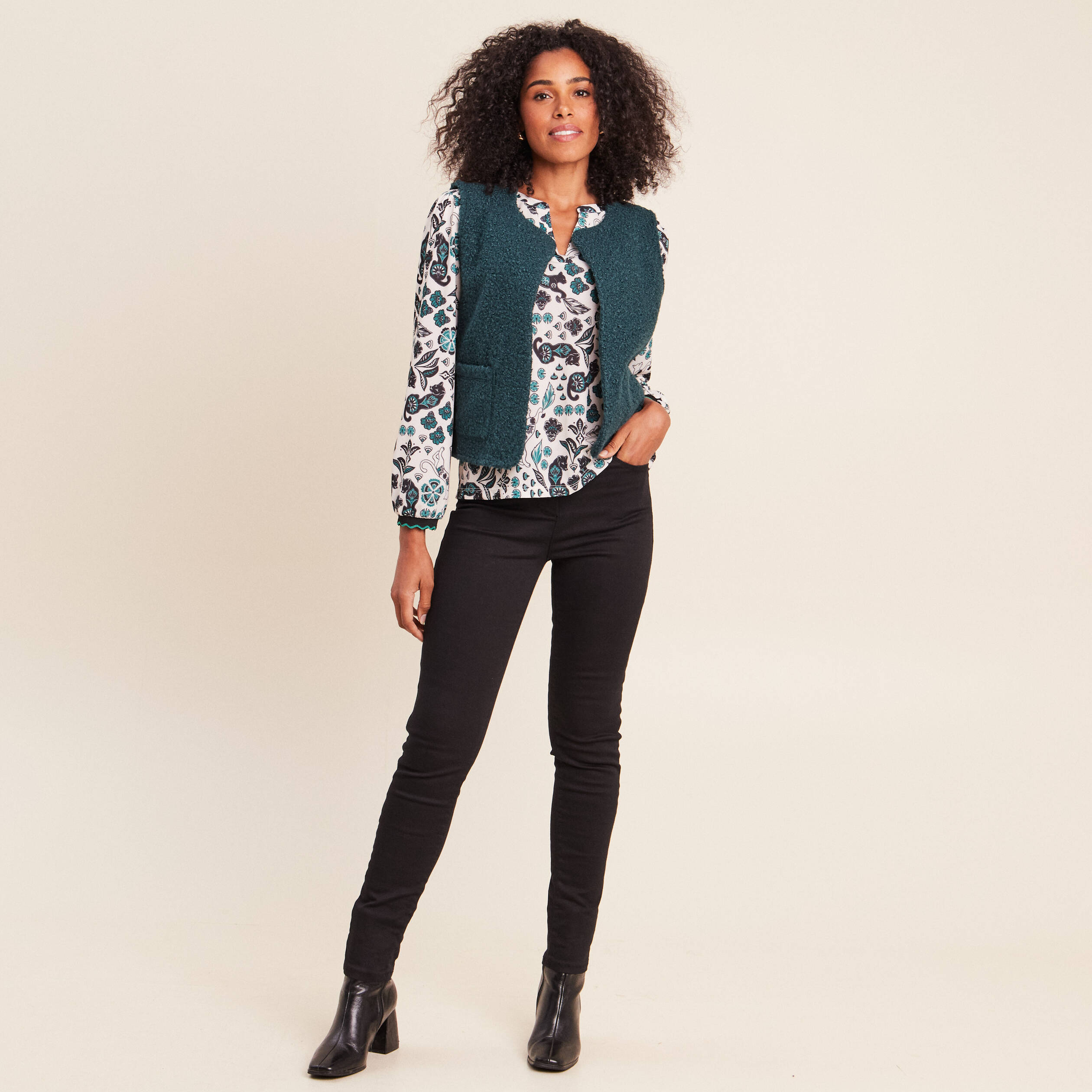 Gilet sans manches bouclette poches vert fonc&eacute; femme