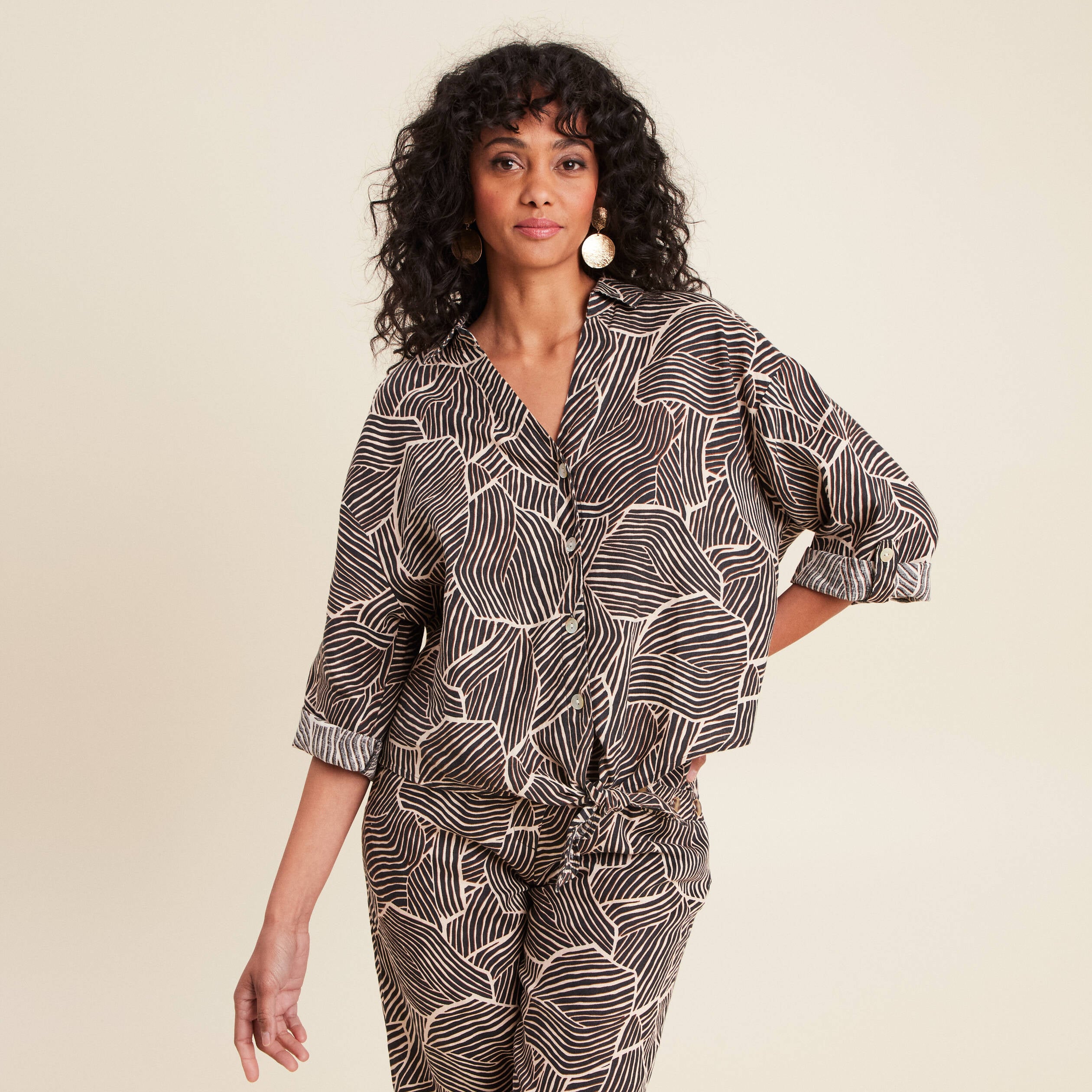 Chemise manches 3/4 nou&eacute;e noir femme