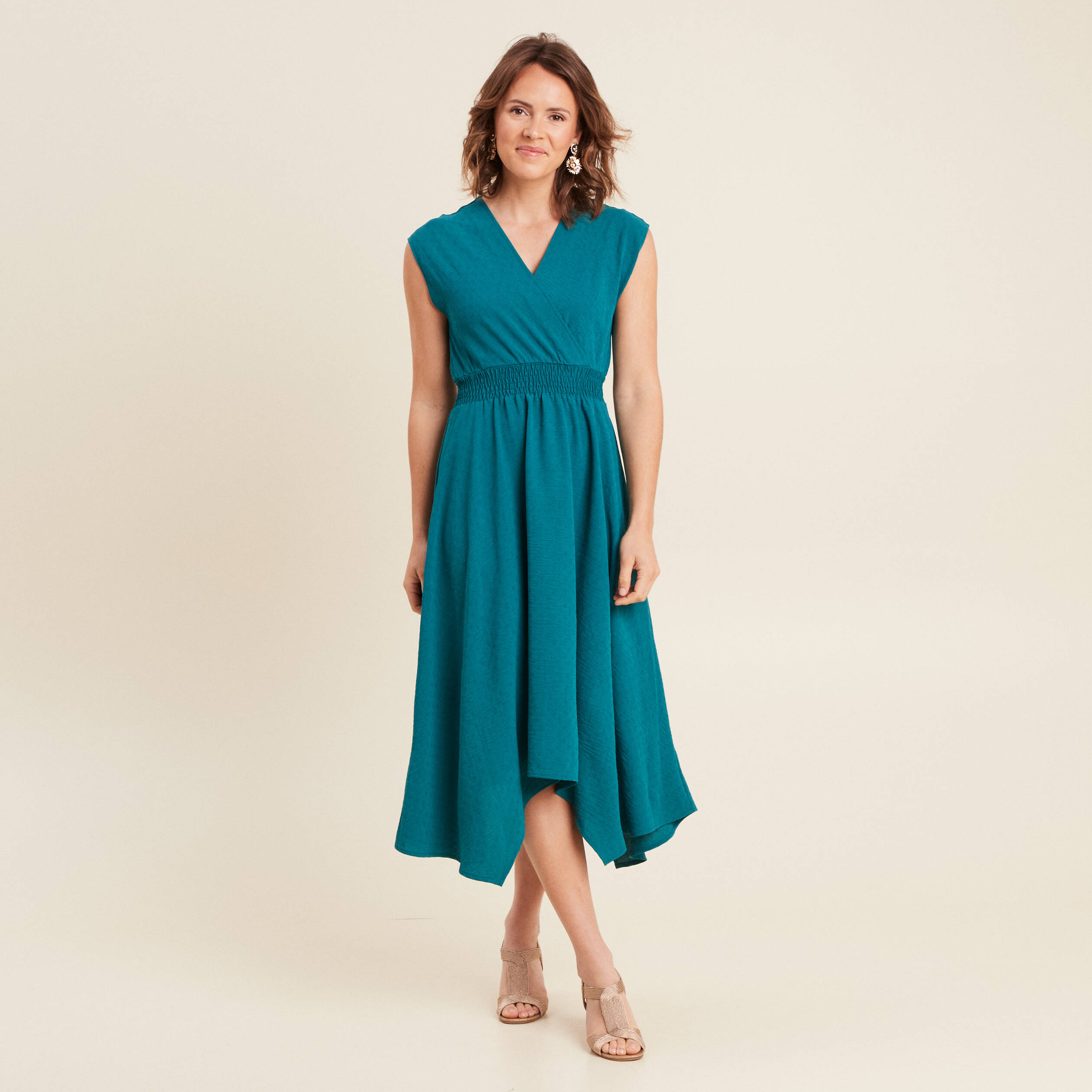 Robe &eacute;vas&eacute;e taille smock&eacute;e vert femme