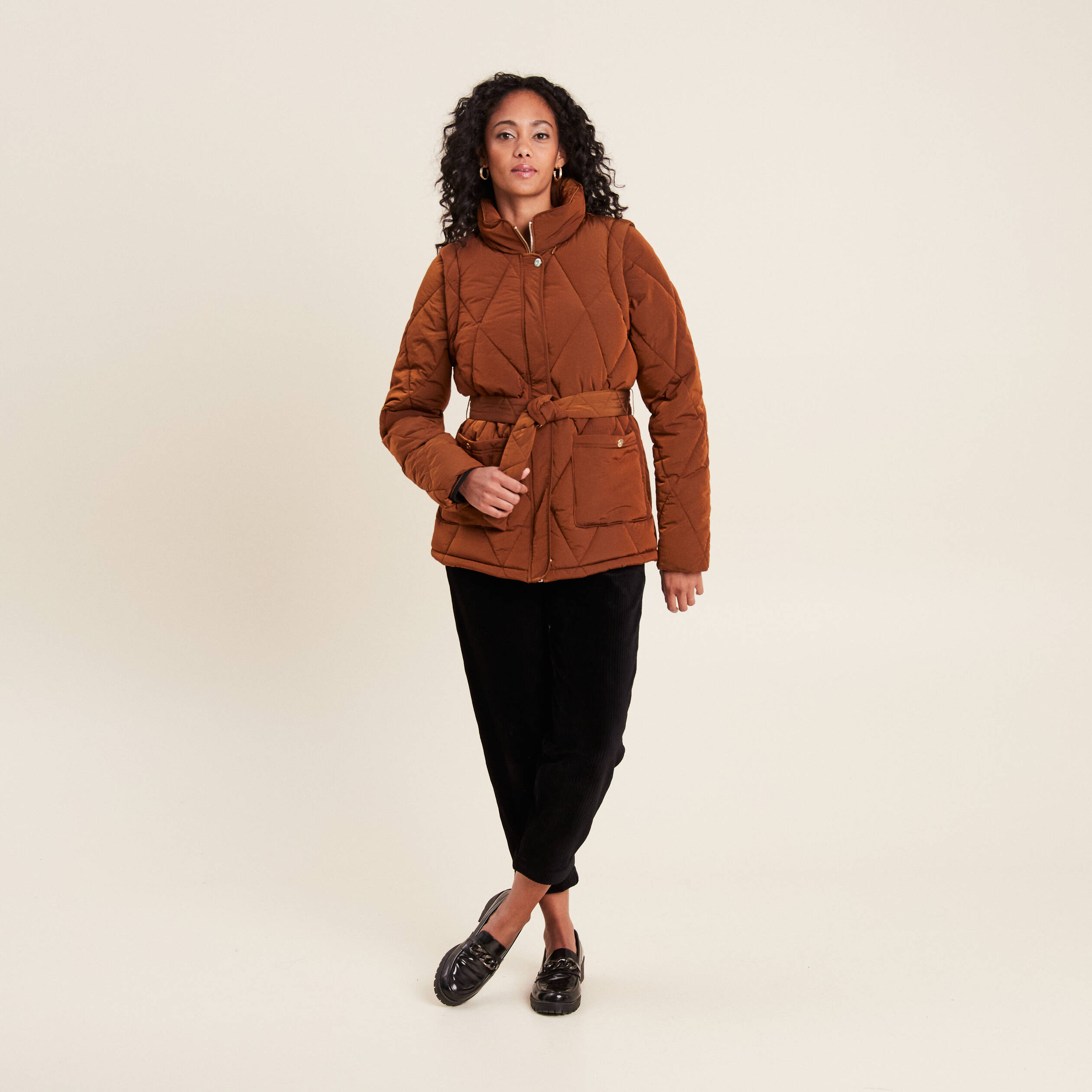 Doudoune d&eacute;perlante cintr&eacute;e ceintur&eacute;e marron femme