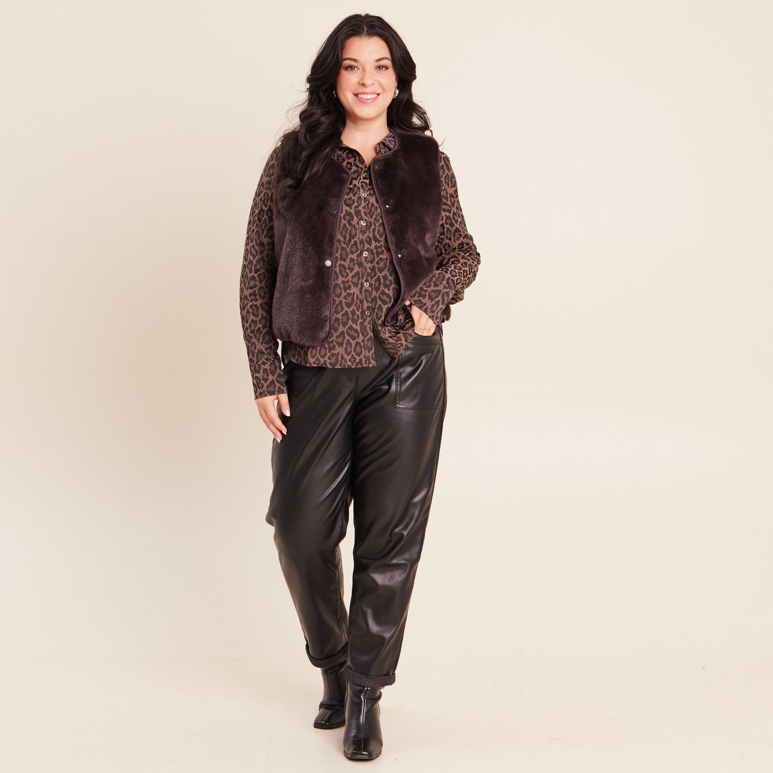 Gilet droit sans manches fausse fourrure marron fonc&eacute; femme