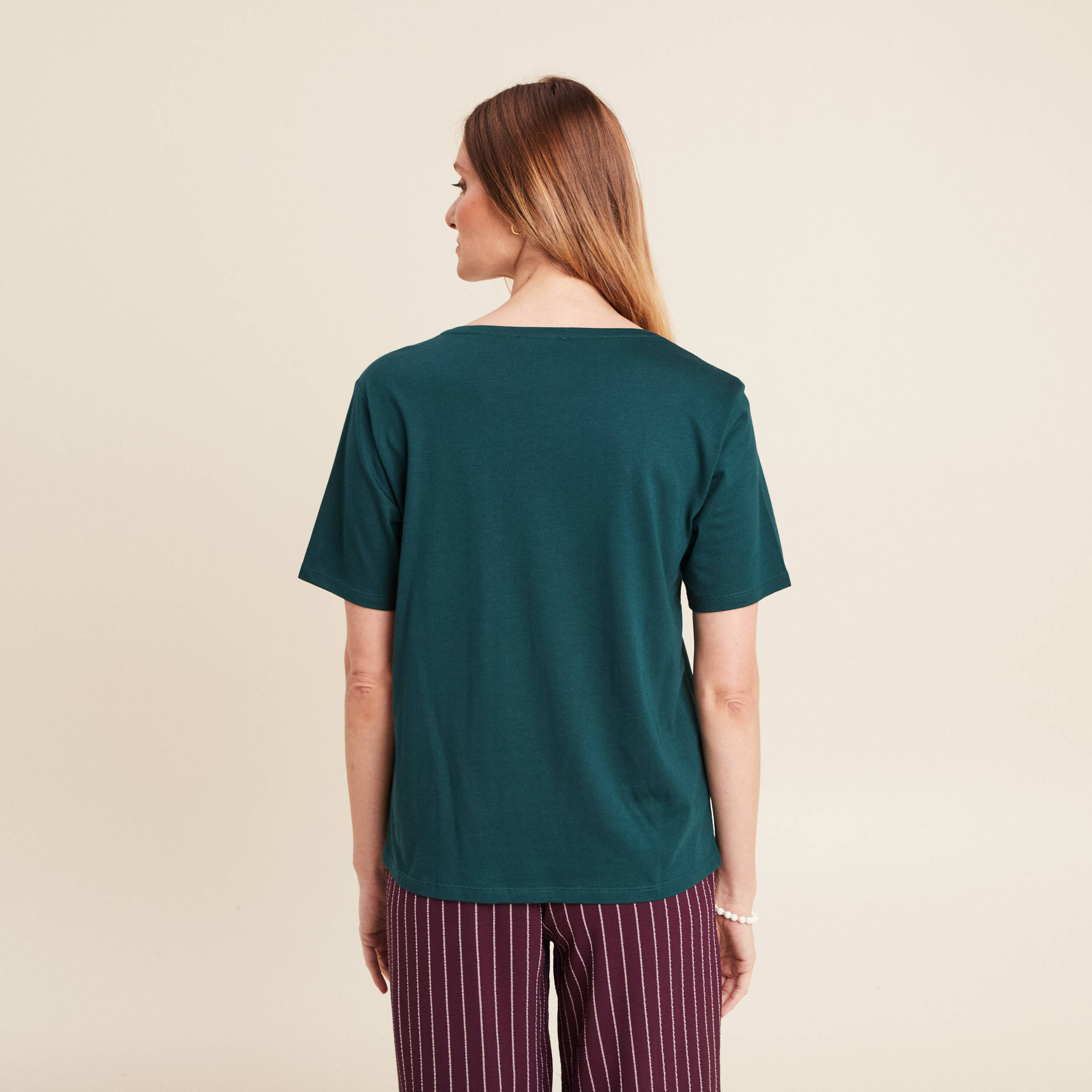 t shirt droit col rond manches courtes vert fonce femme T-shirt droit col rond manches courtes vert foncé femme
