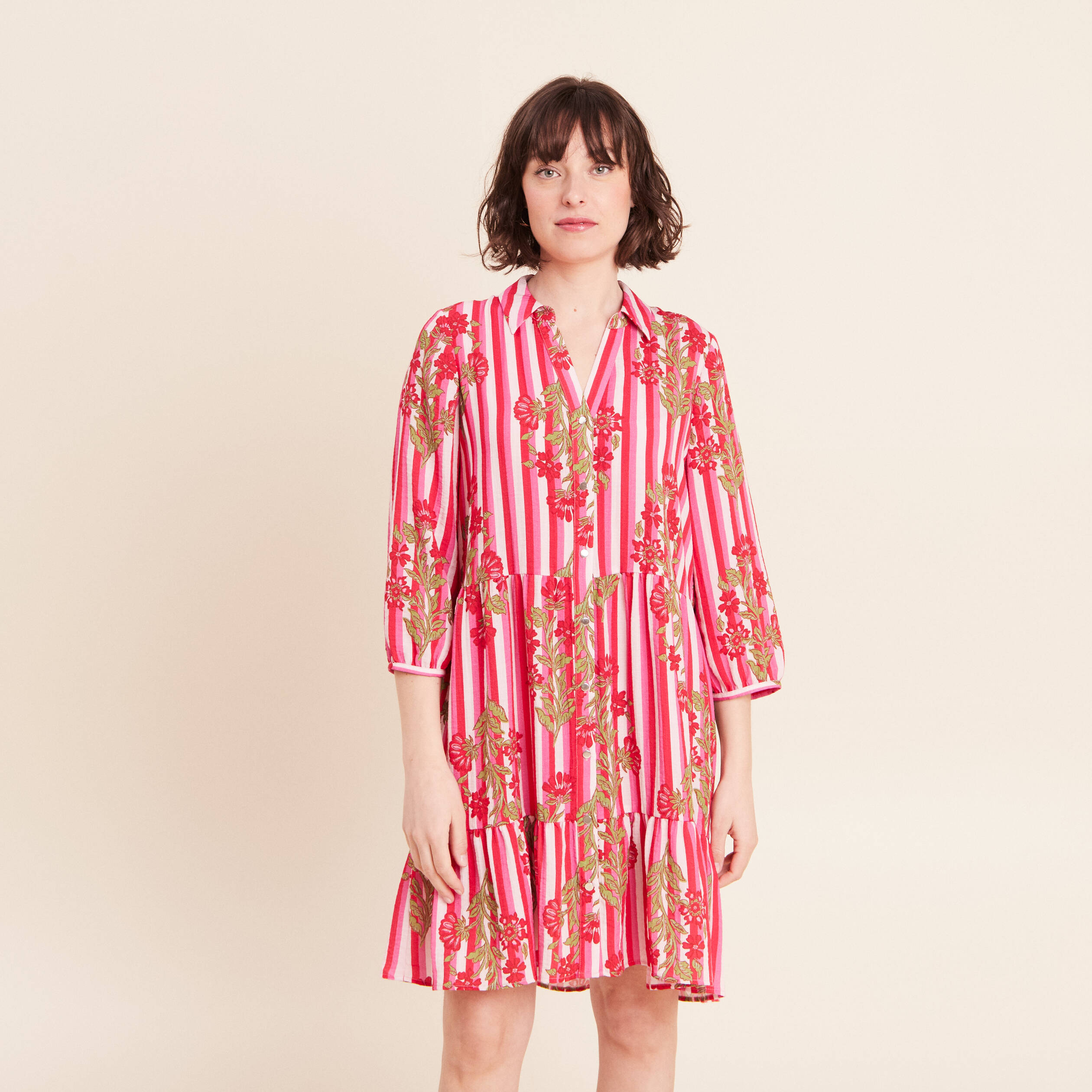 Robe courte &eacute;vas&eacute;e manches 3/4 rose femme