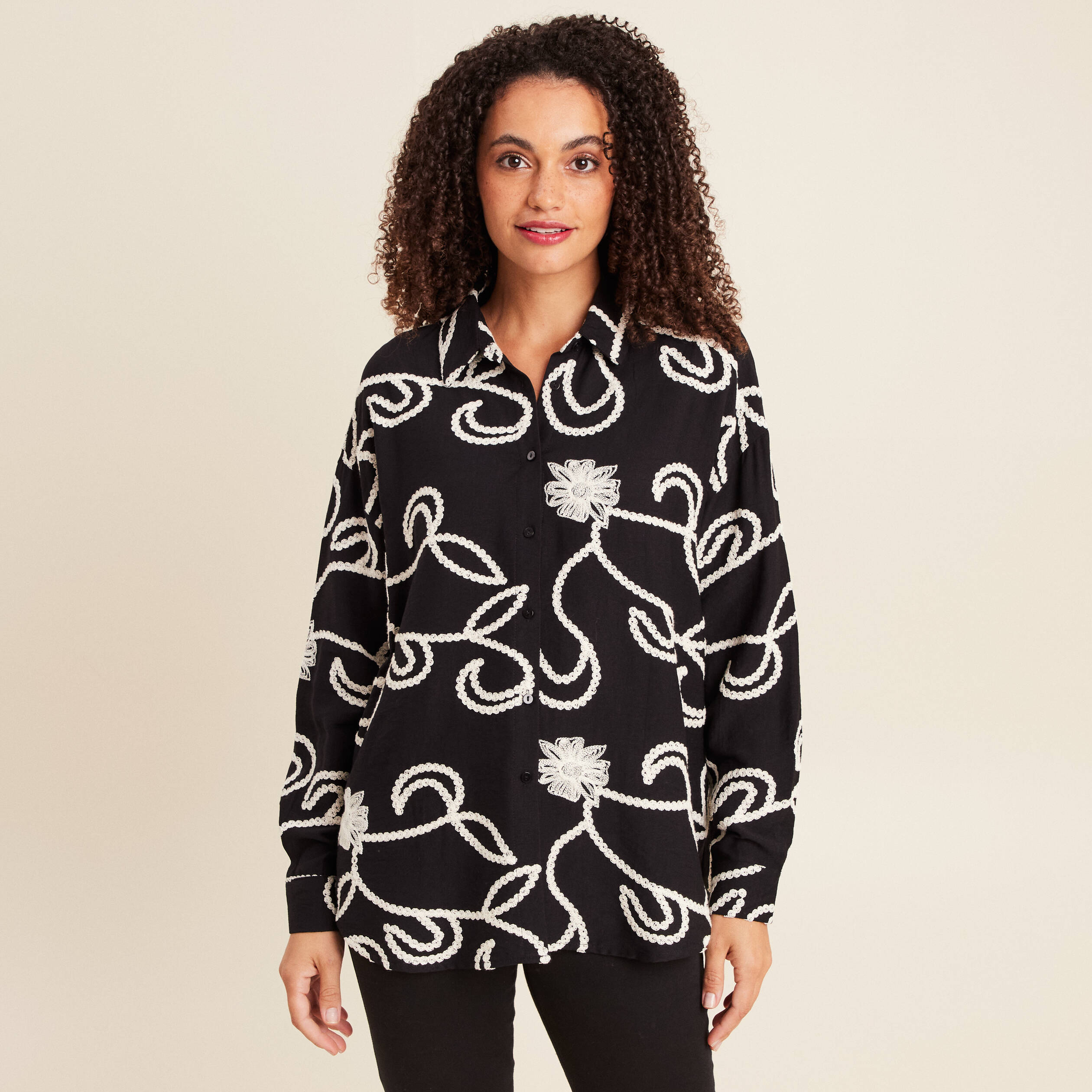 Chemise ample broderie manches longues noir femme Vibs