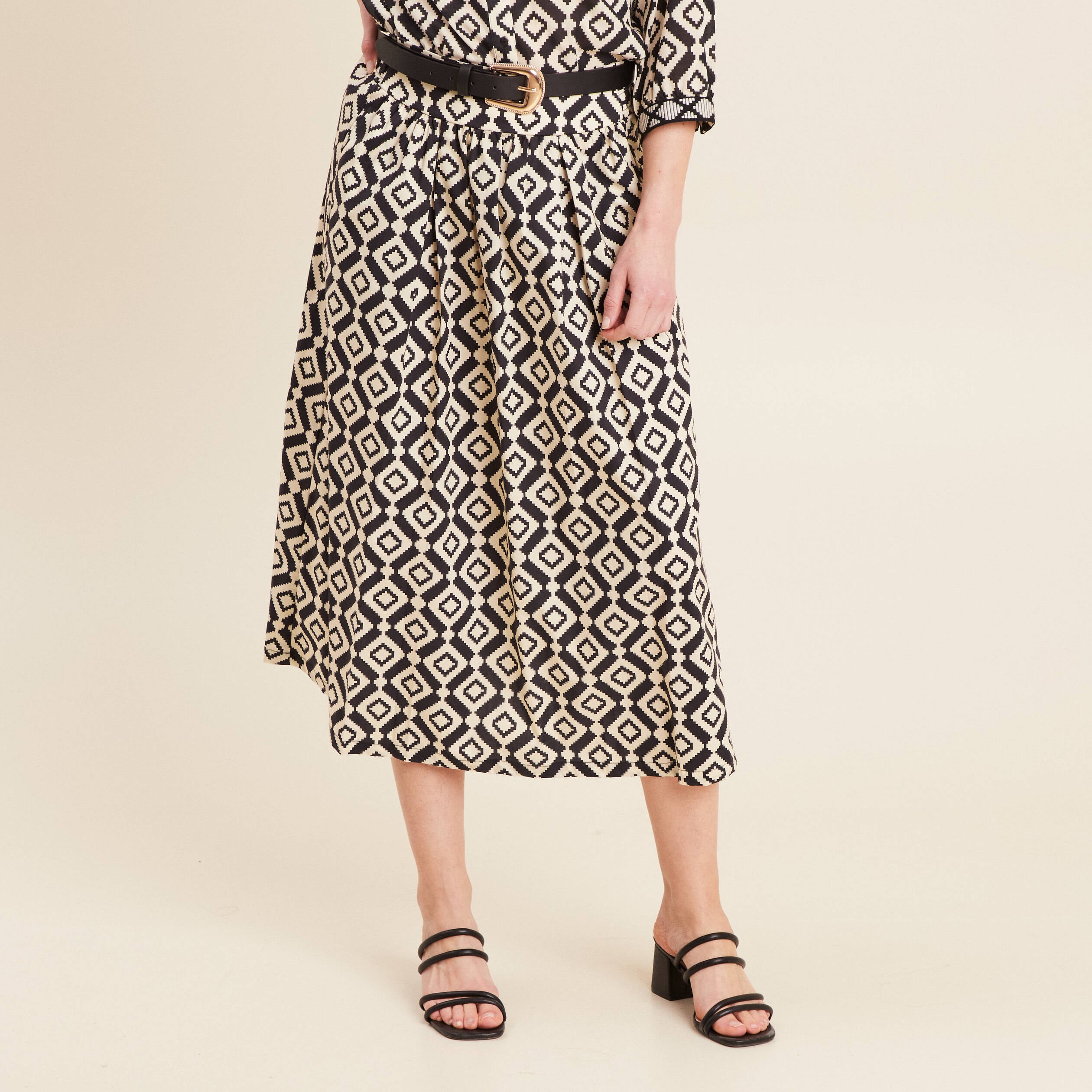 Jupe longue &eacute;vas&eacute;e noir femme