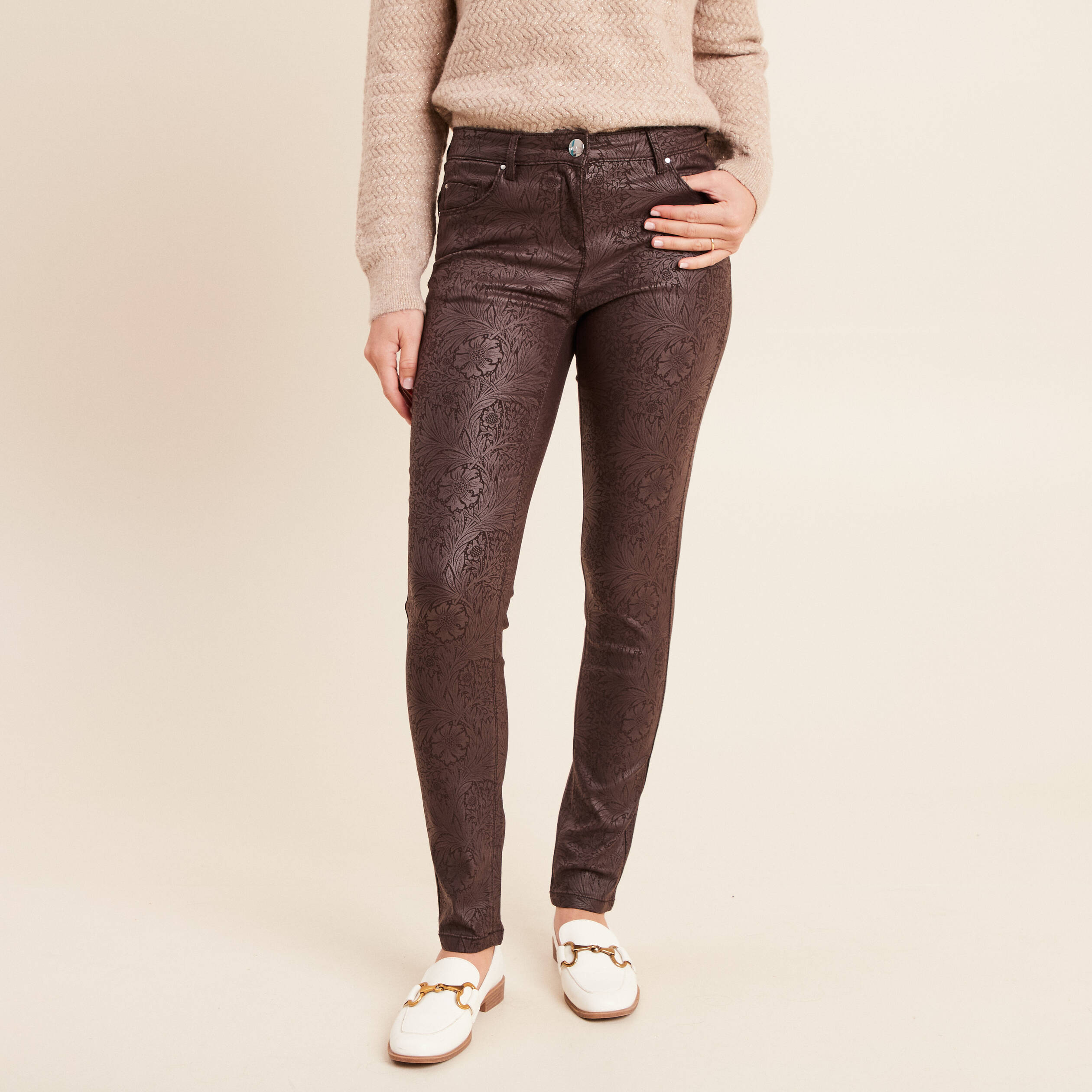 Pantalon coupe ajust&eacute;e enduit marron femme