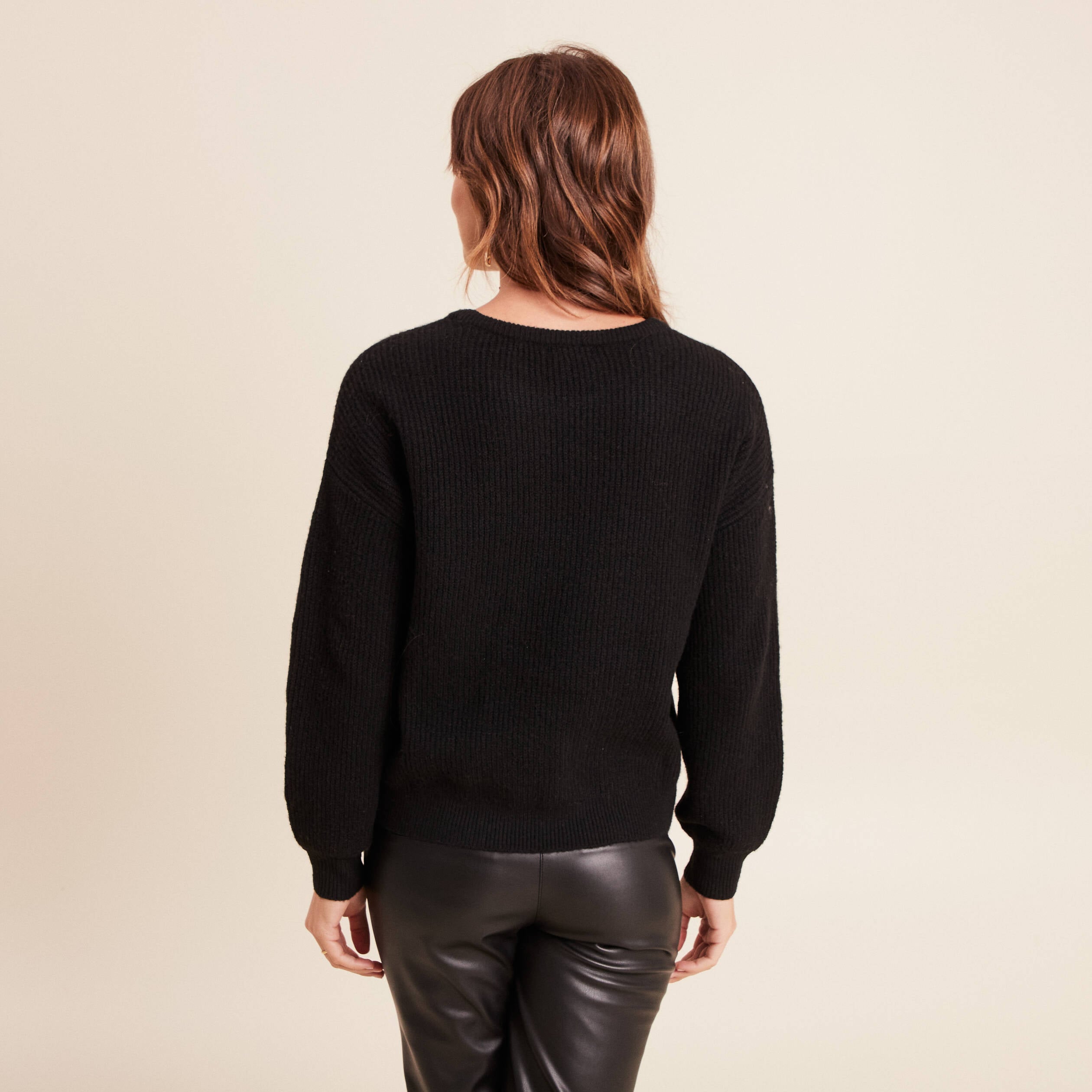 Pull col rond manches longues noir femme