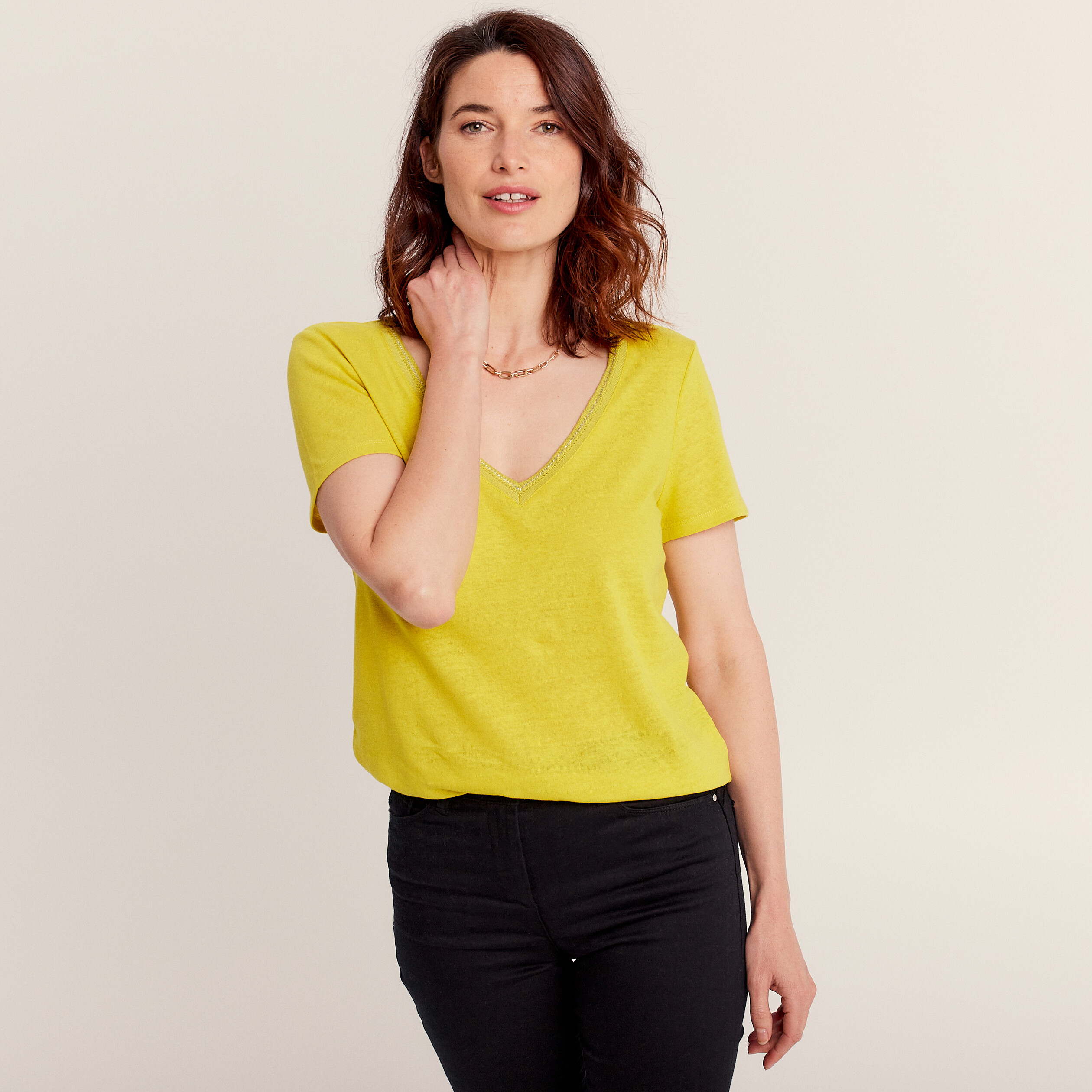 T-shirt manches courtes col en V vert anis femme