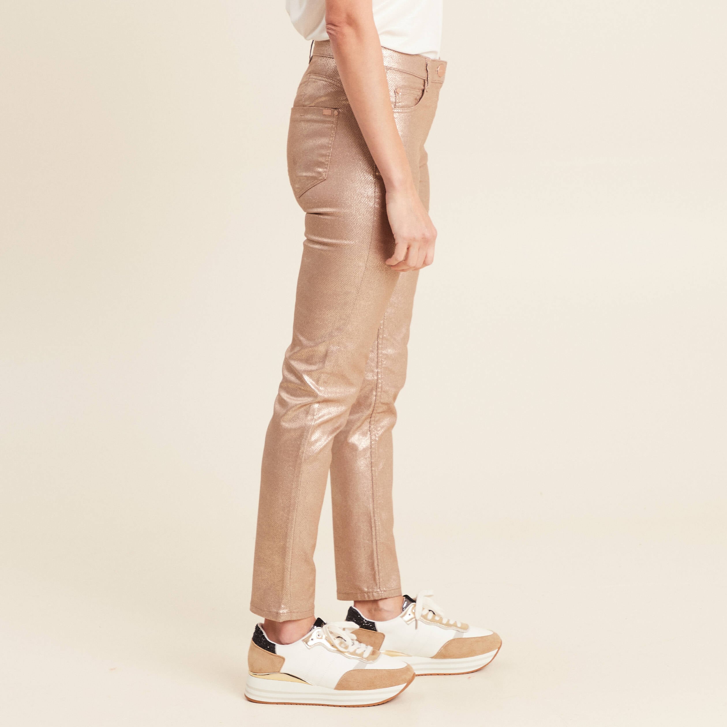 Pantalon ajust&eacute; enduit 7/8&egrave;me couleur or femme
